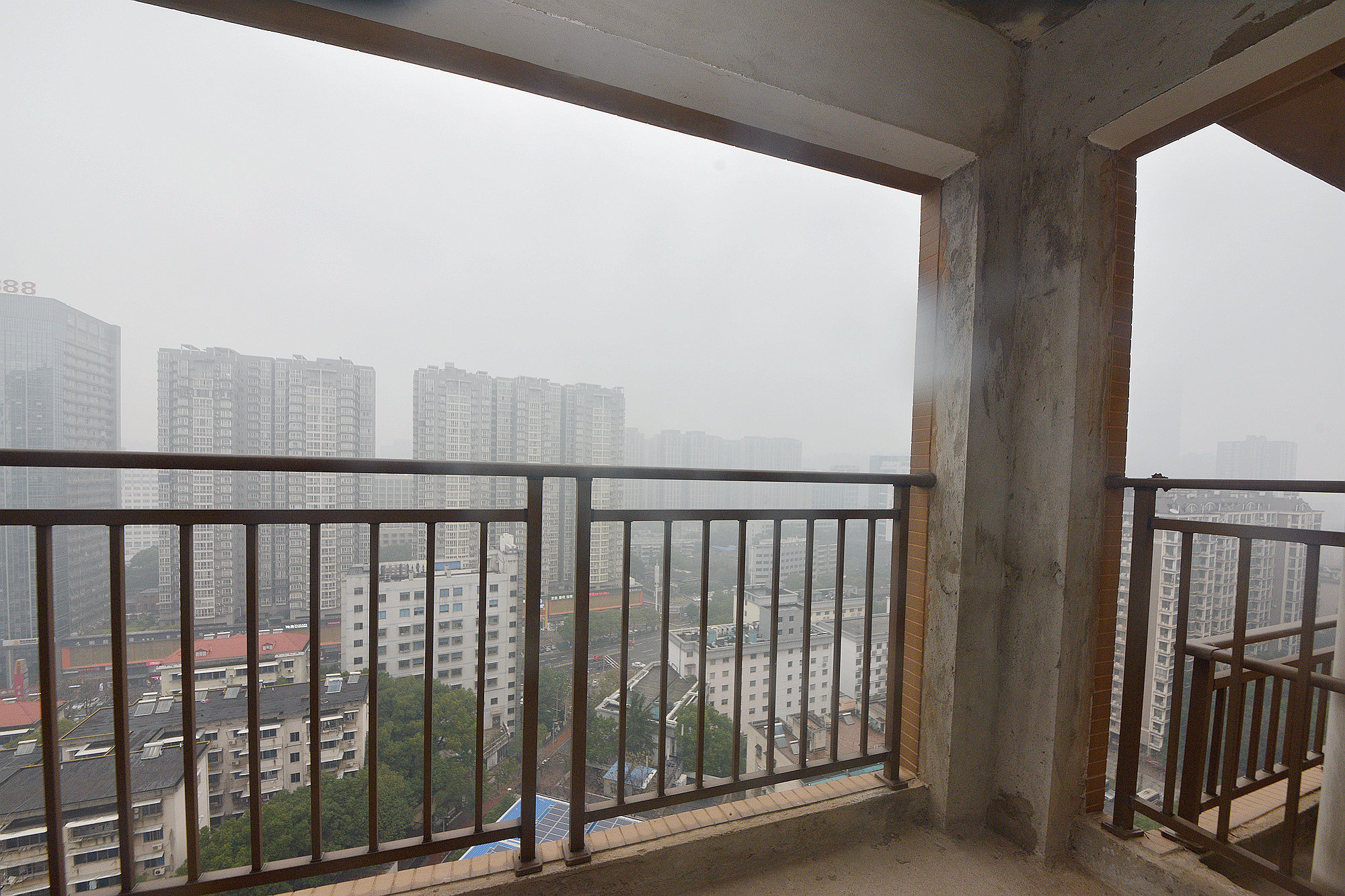 第六都（陆都小区）  3室2厅1卫    105.0万阳台