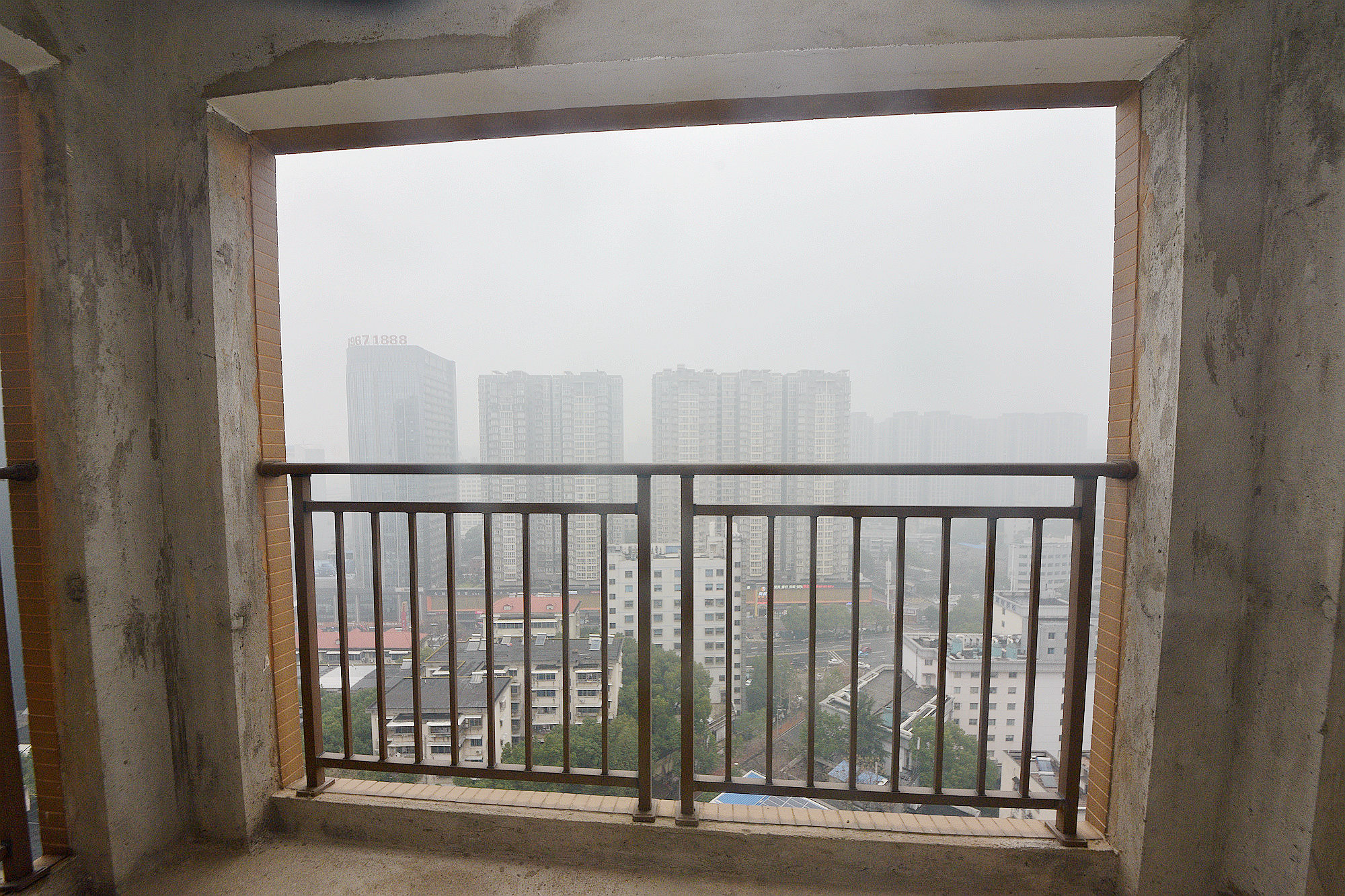 第六都（陆都小区）  3室2厅1卫    105.0万阳台