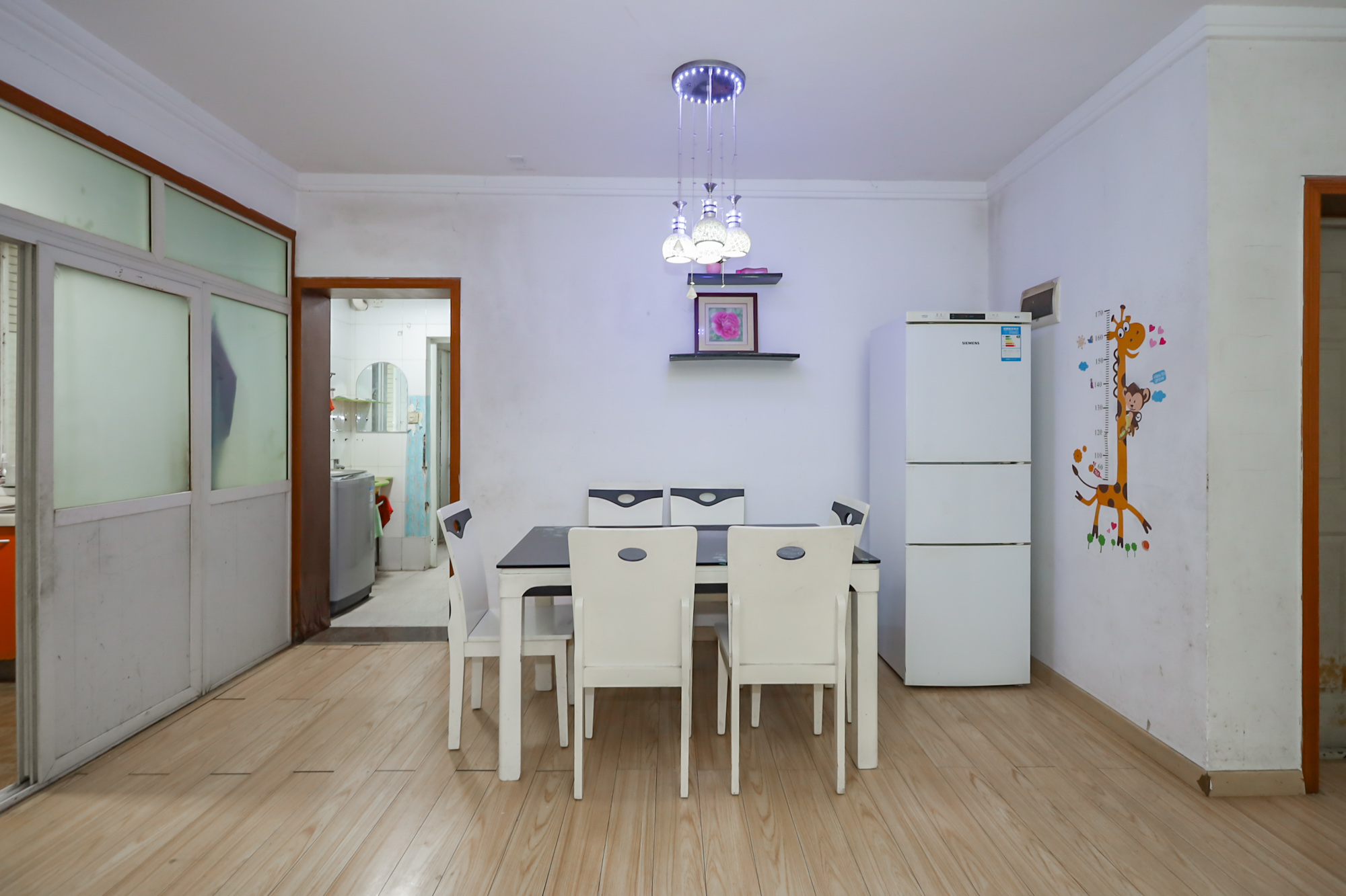 咸嘉新村西子园 2室2厅1卫 82.00万 咸嘉新村西子园 2室2厅1卫 82.00万客厅