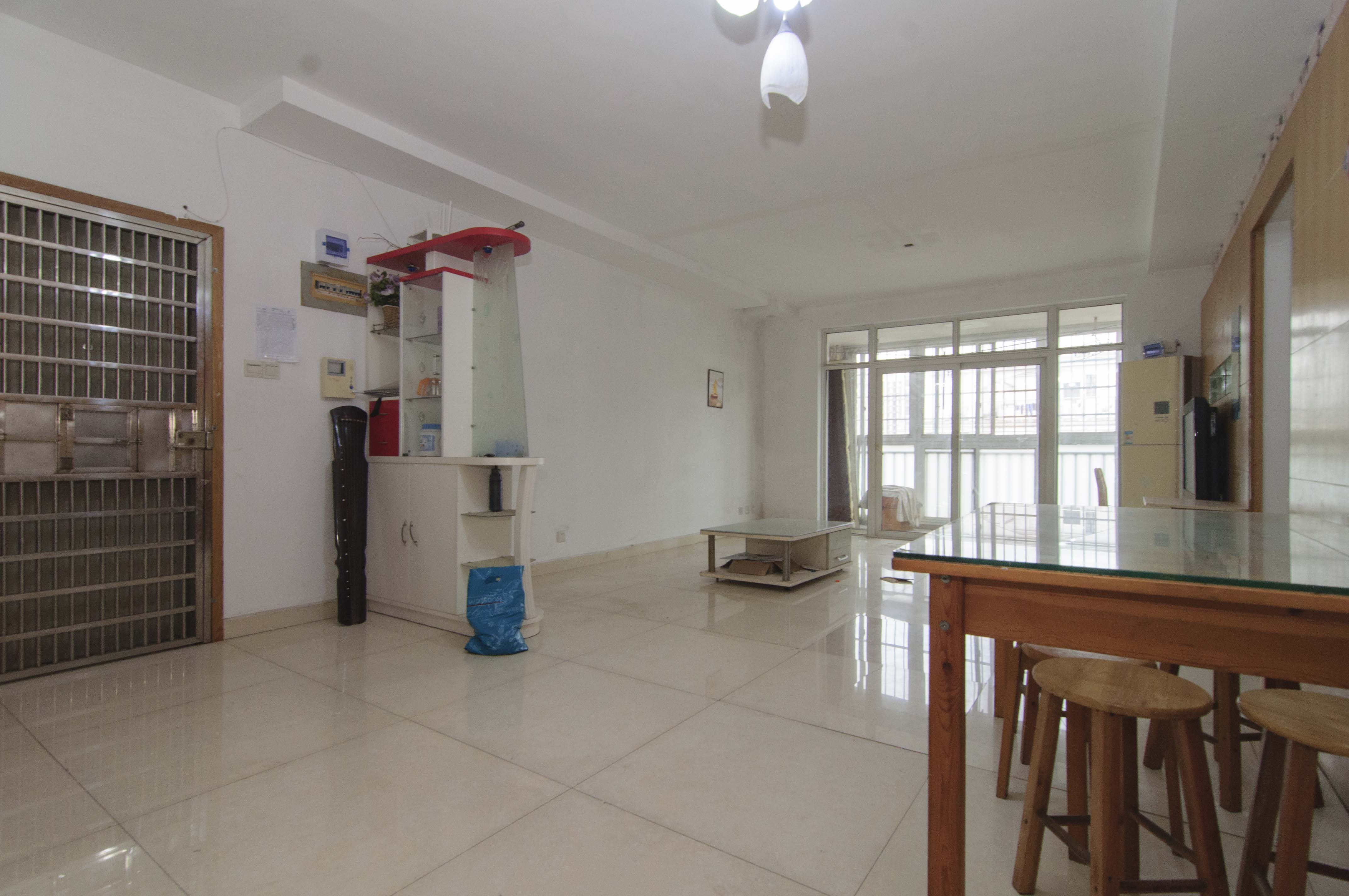 金碧文华  3室2厅1卫    74.9万客厅