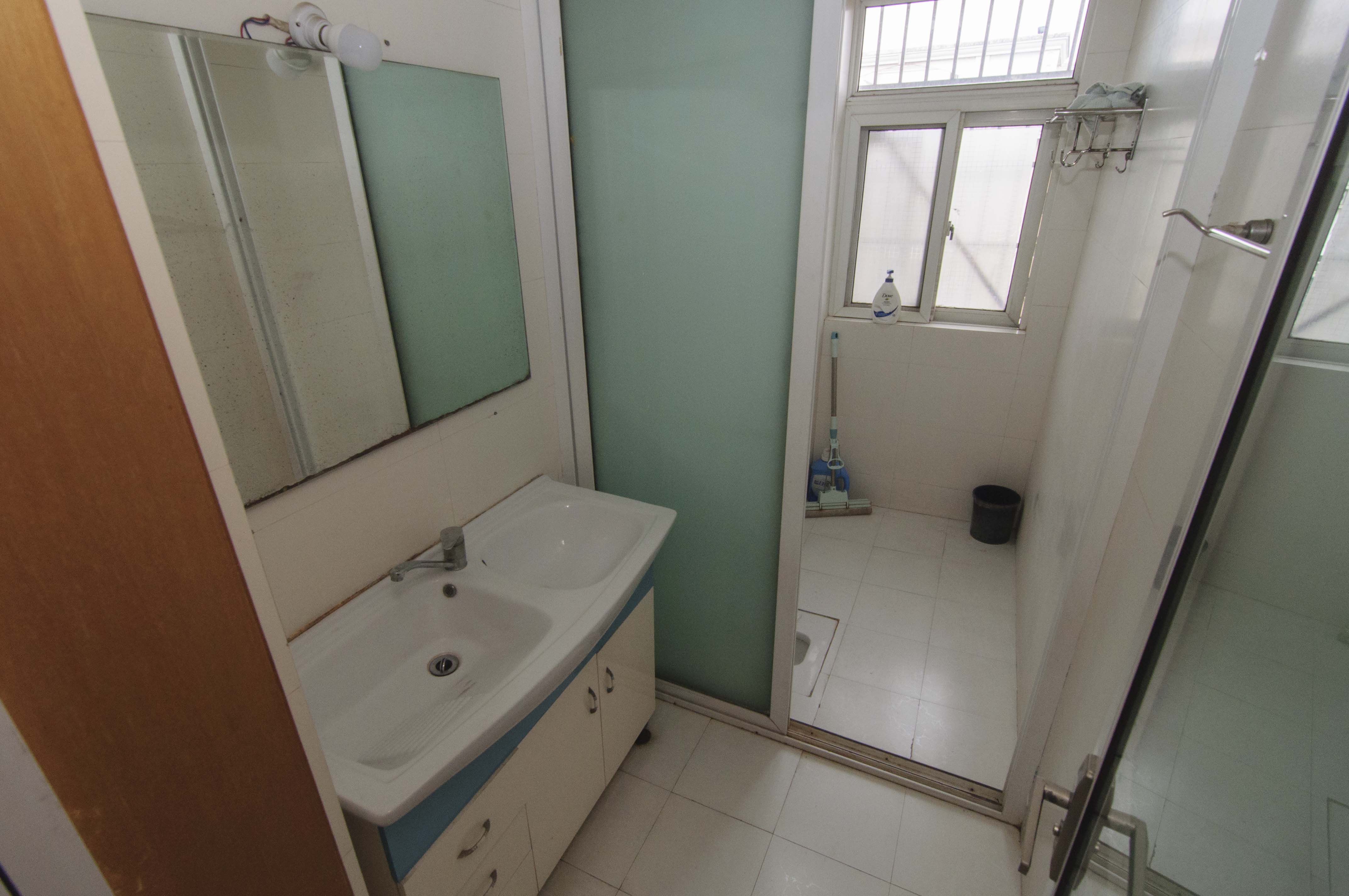 金碧文华  3室2厅1卫    74.9万卫生间