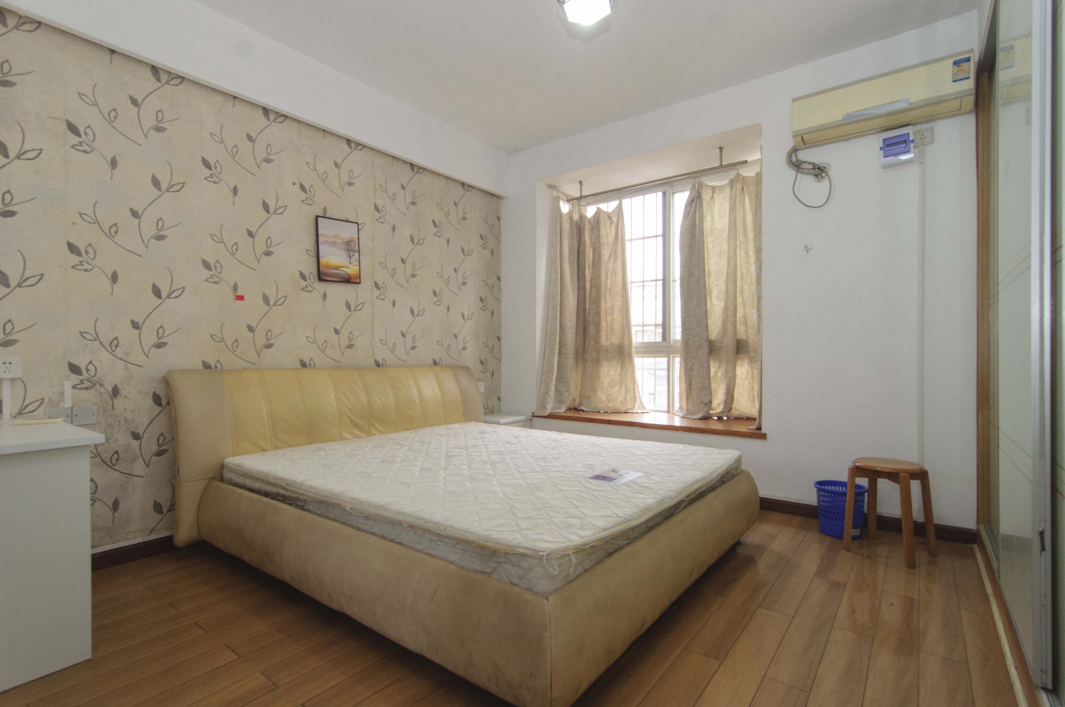 金碧文华  3室2厅1卫    74.9万卧室