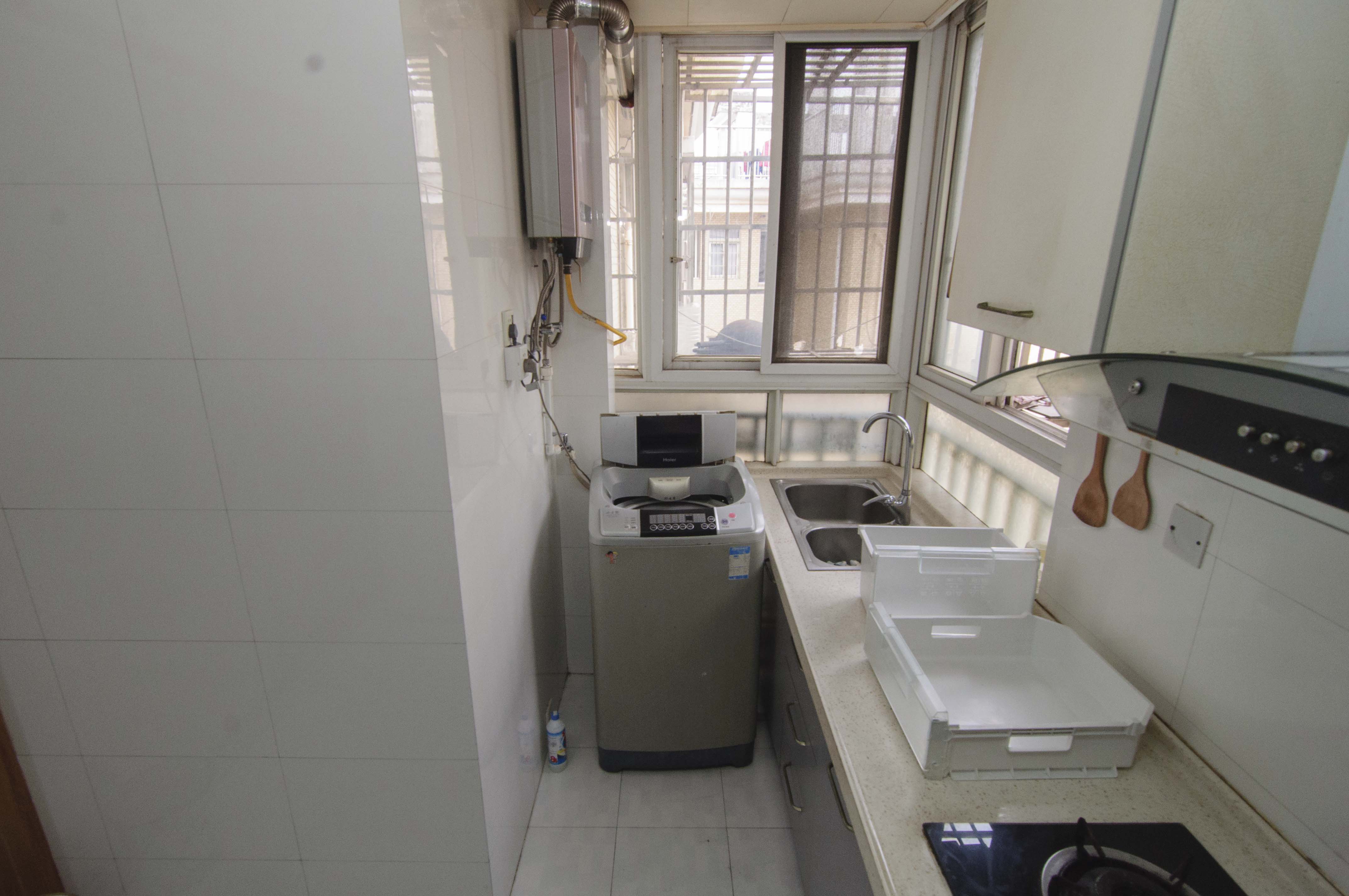 金碧文华  3室2厅1卫    74.9万厨房