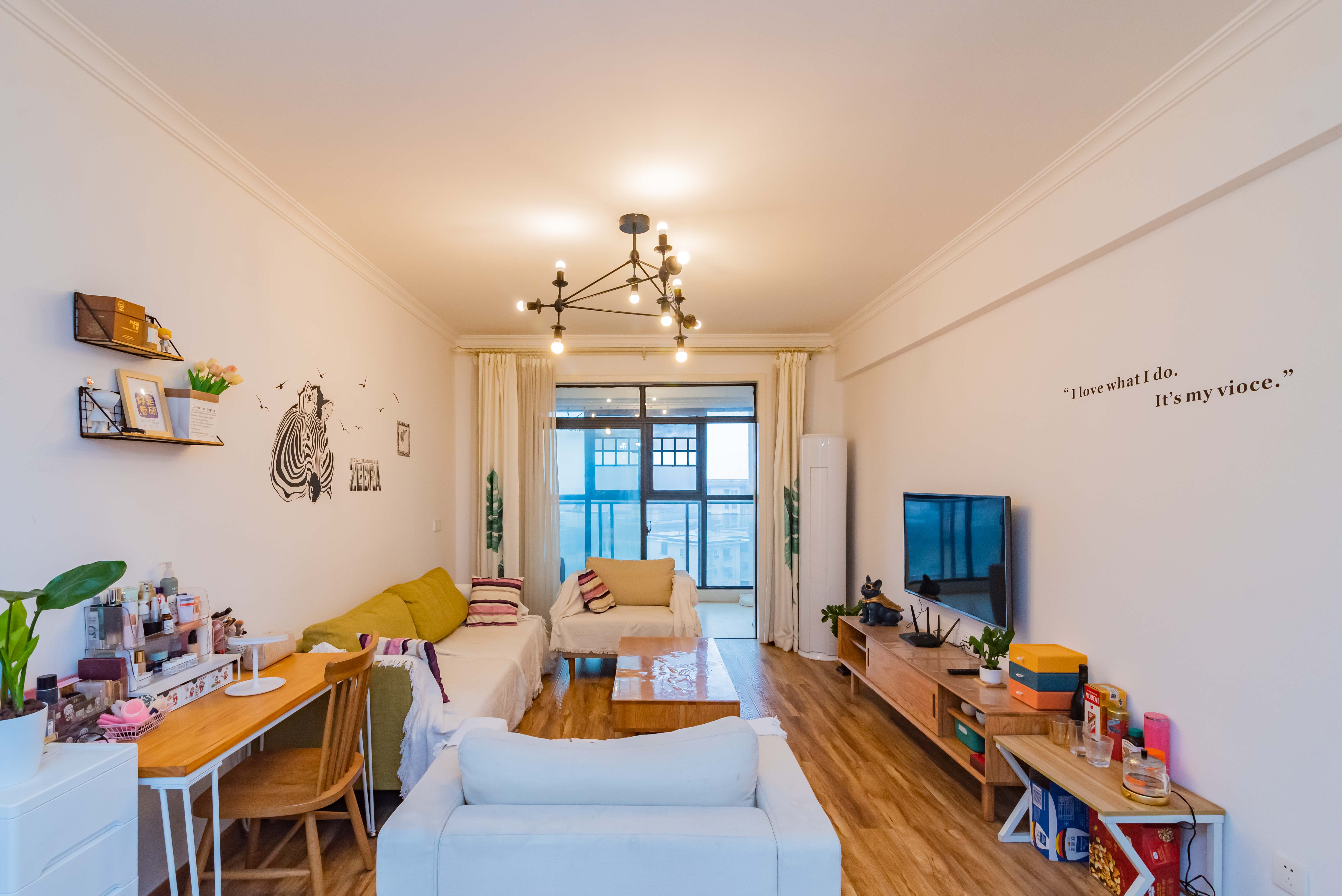 香江锦城  2室2厅1卫    125.0万客厅