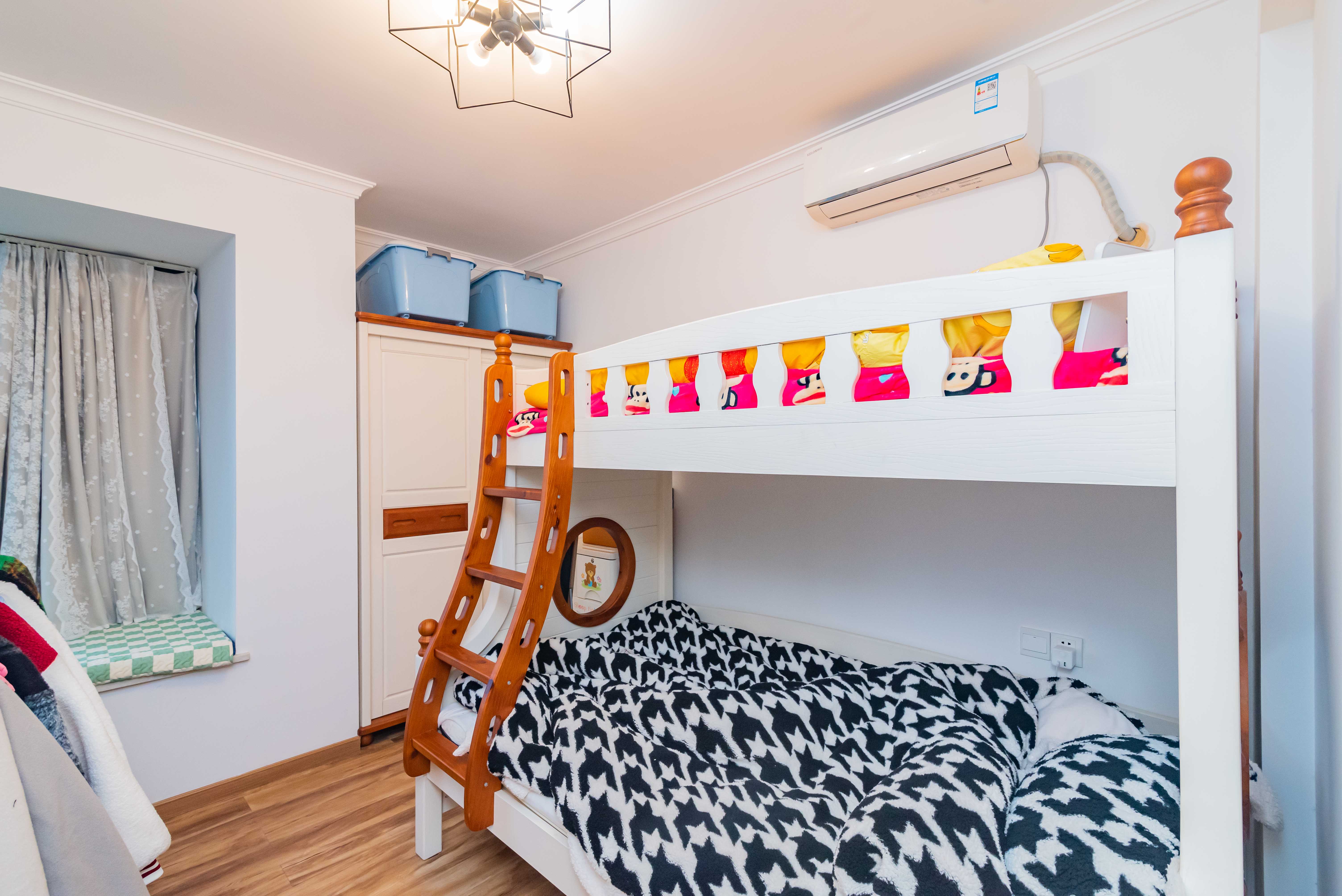 香江锦城  2室2厅1卫    125.0万卧室