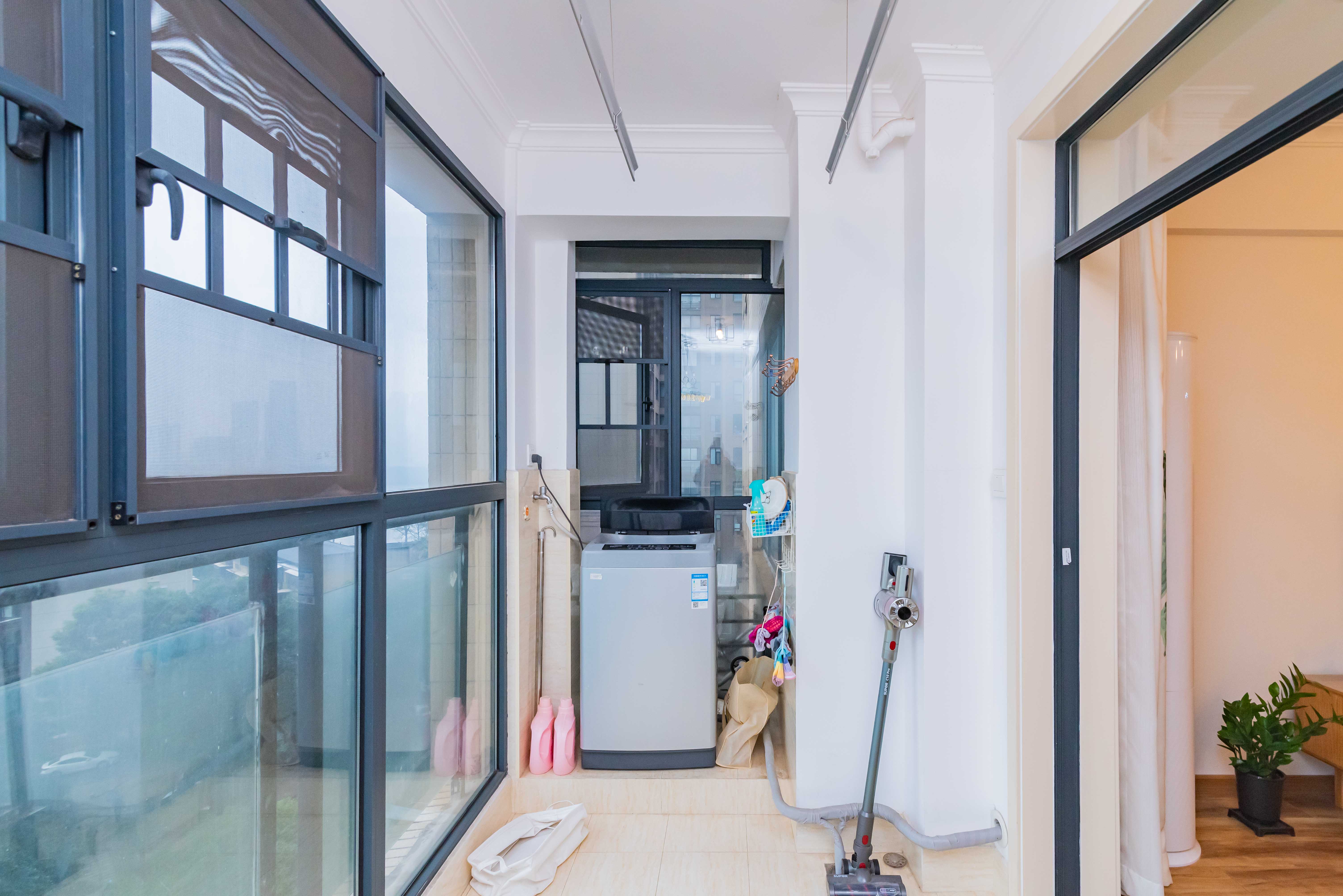 香江锦城  2室2厅1卫    125.0万阳台