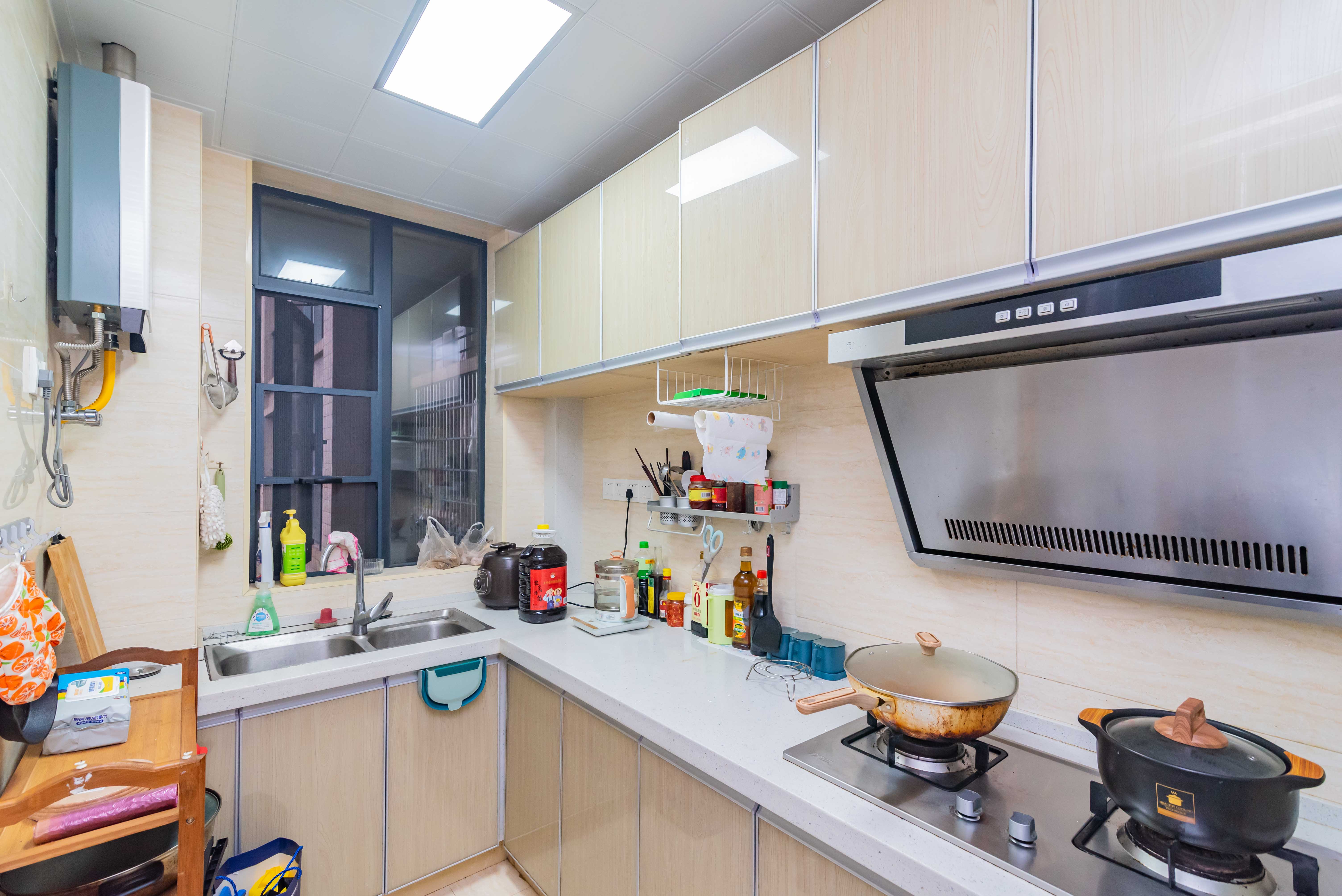 香江锦城  2室2厅1卫    125.0万厨房