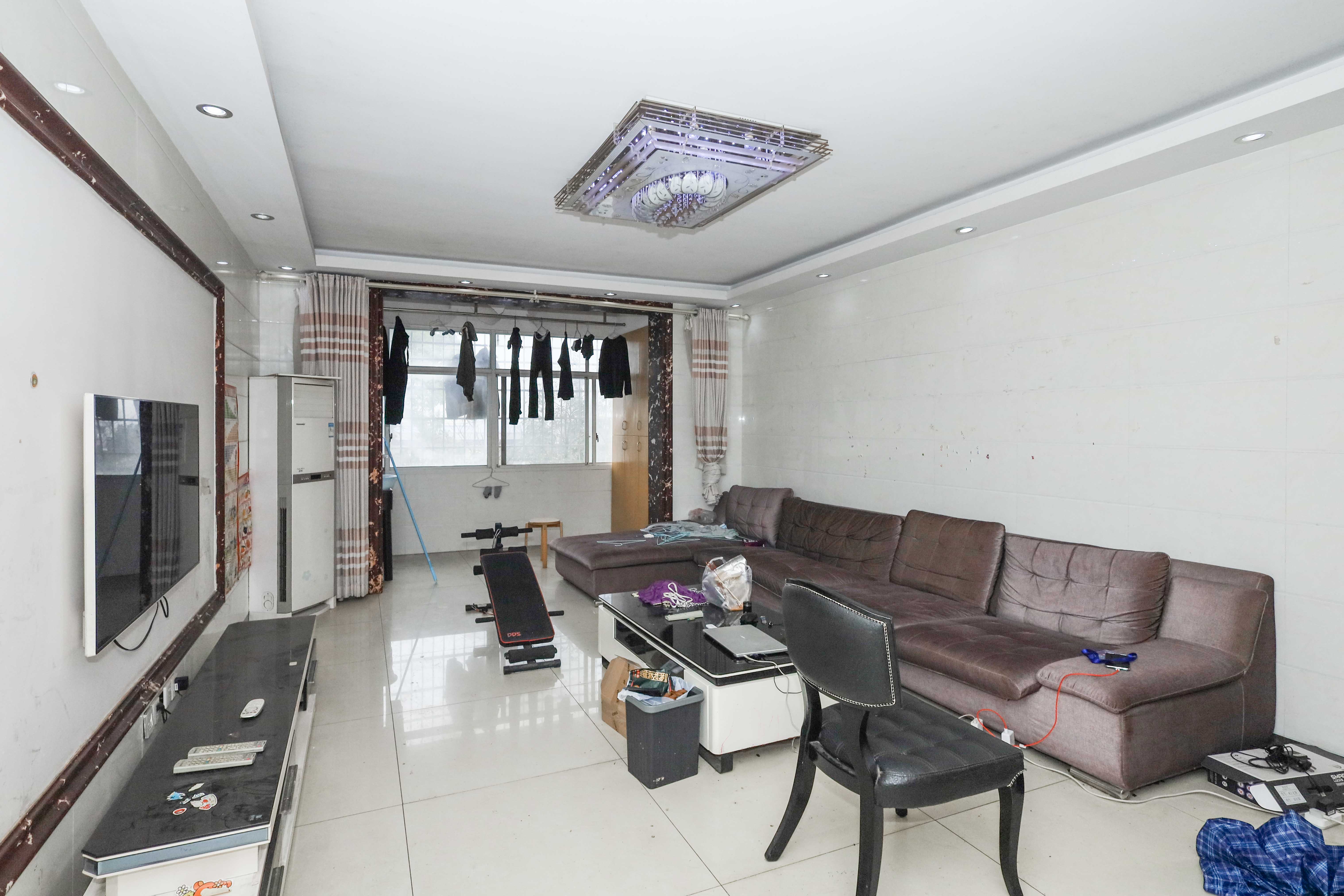 山水英伦 3室2厅2卫 108.0万 山水英伦 3室2厅2卫 108.0万客厅