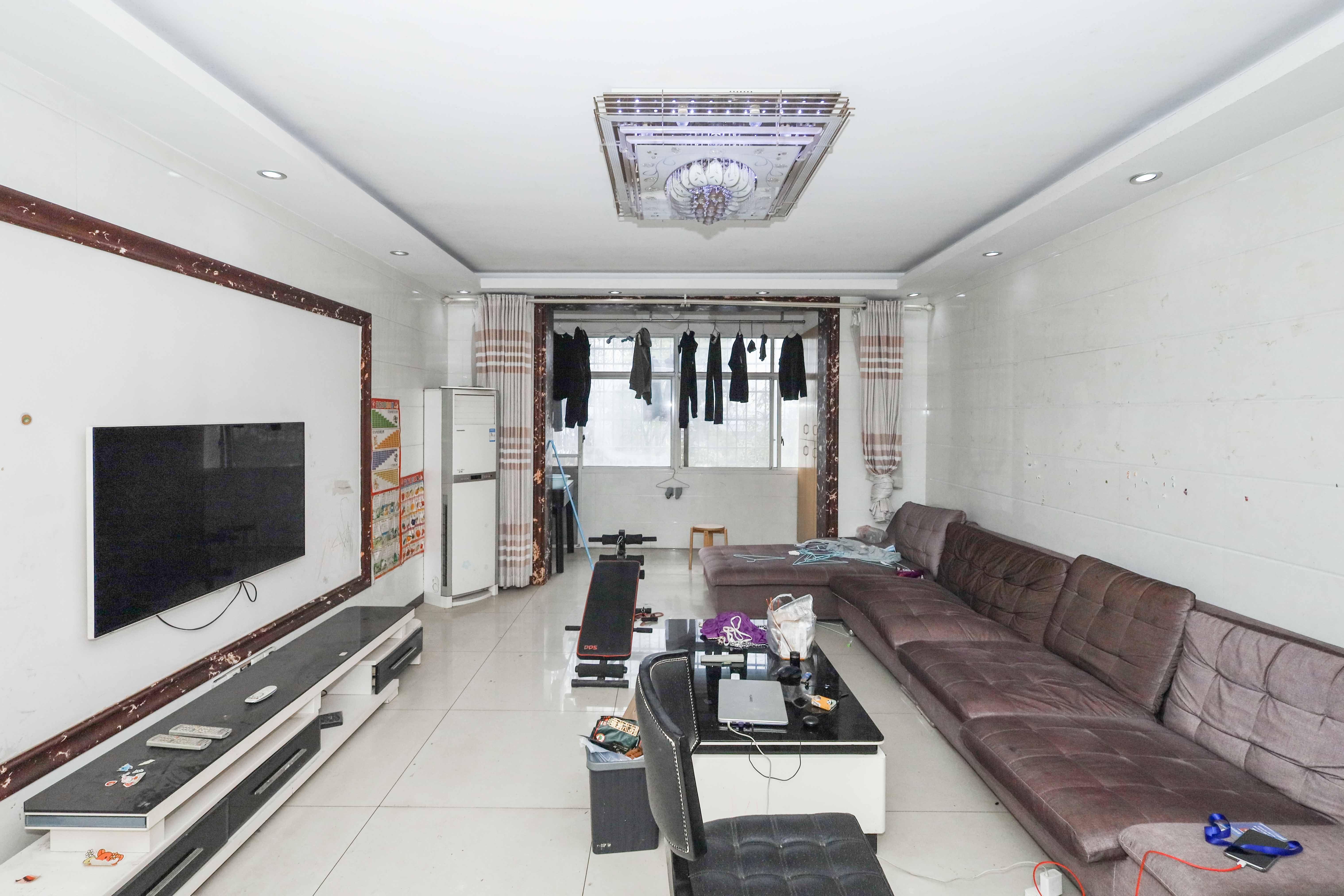 山水英伦 3室2厅2卫 108.0万 山水英伦 3室2厅2卫 108.0万客厅