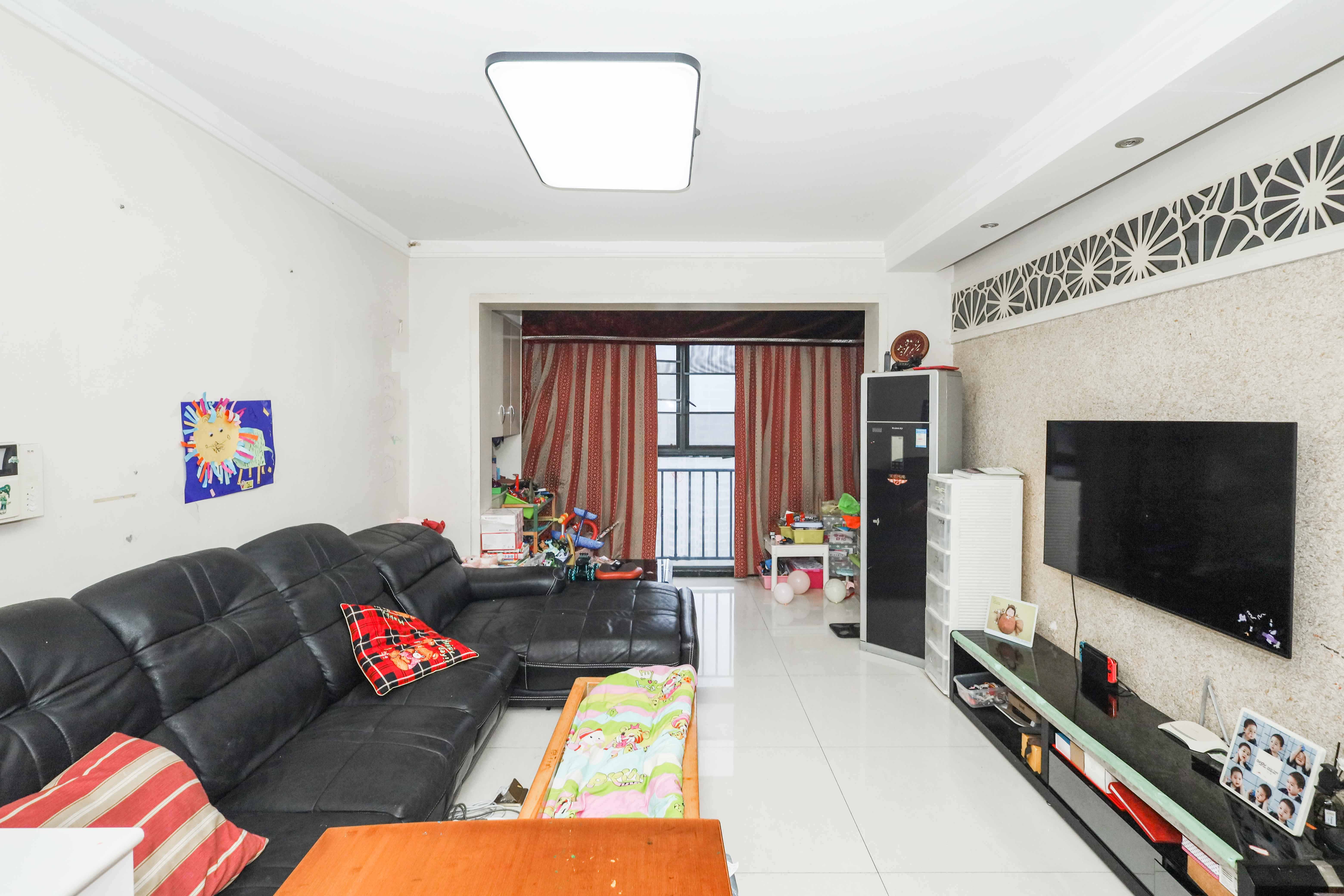 保利麓谷林语B区  3室2厅2卫    108.0万客厅