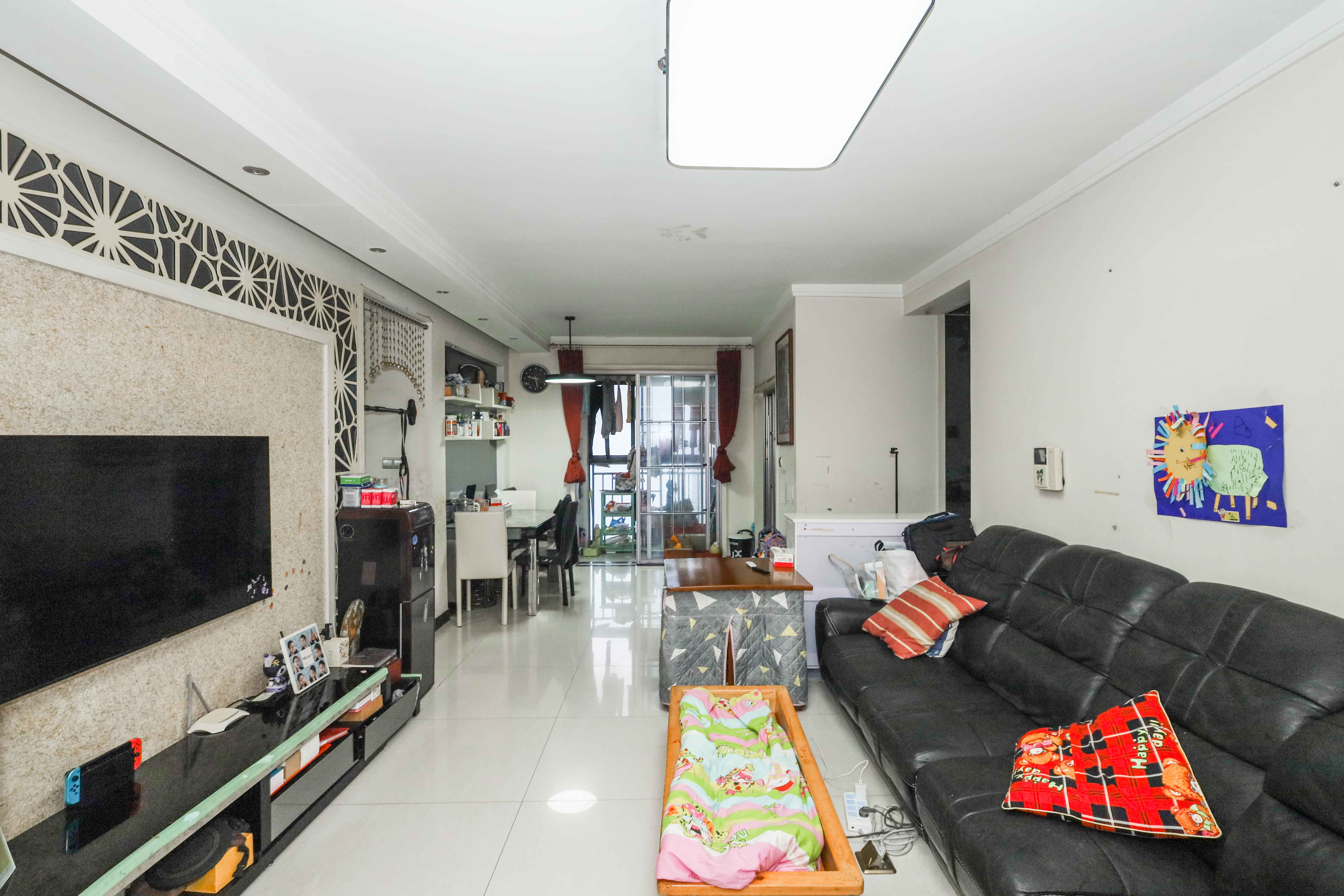 保利麓谷林语B区 3室2厅2卫 108.0万 保利麓谷林语B区 3室2厅2卫 108.0万客厅