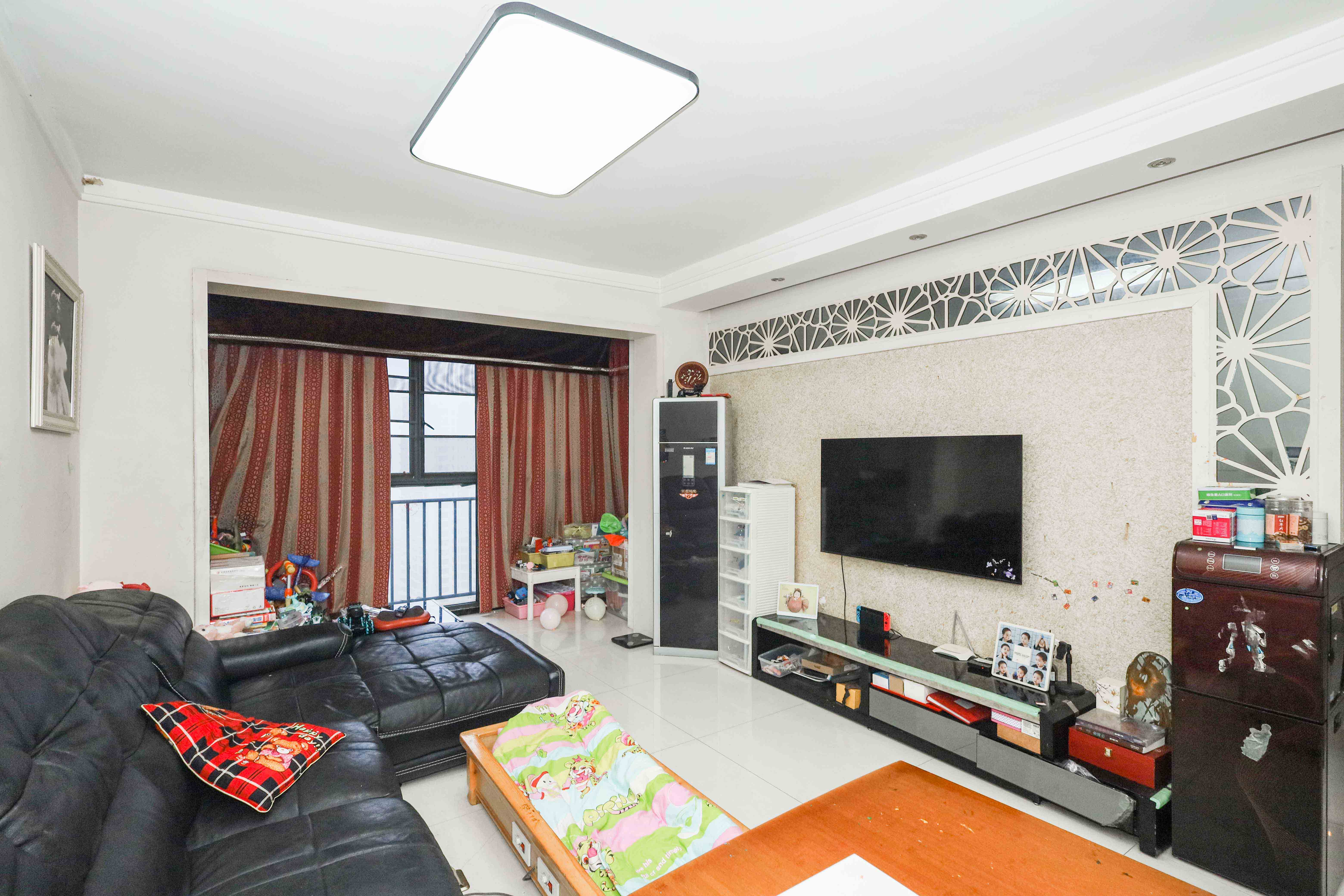 保利麓谷林语B区 3室2厅2卫 108.0万 保利麓谷林语B区 3室2厅2卫 108.0万客厅