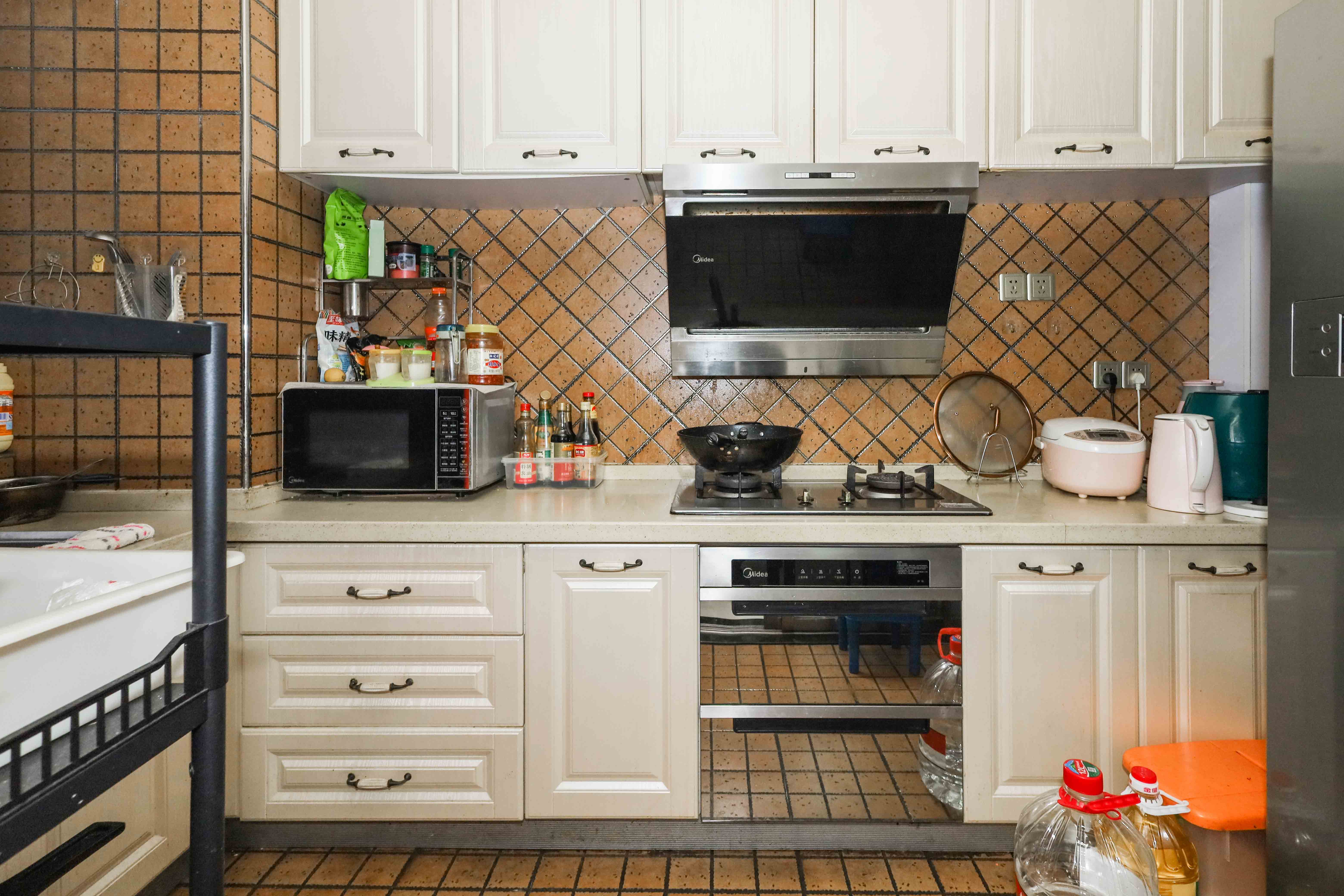 保利麓谷林语B区  3室2厅2卫    108.0万厨房