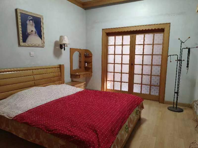 车站路389号  3室2厅1卫   58.00万客厅