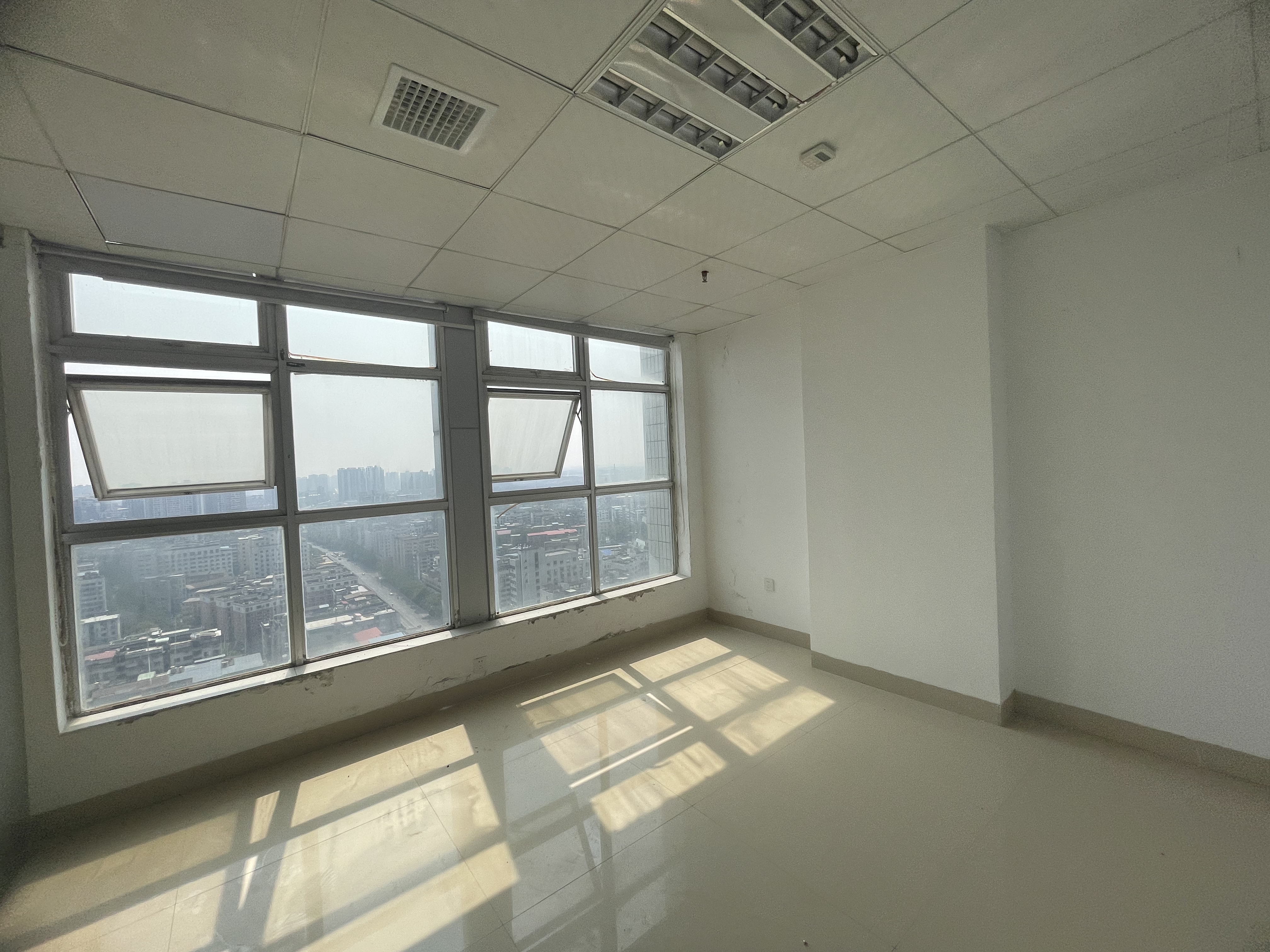 宇元国际写字楼  5室2厅1卫   3200.00元/月室内图