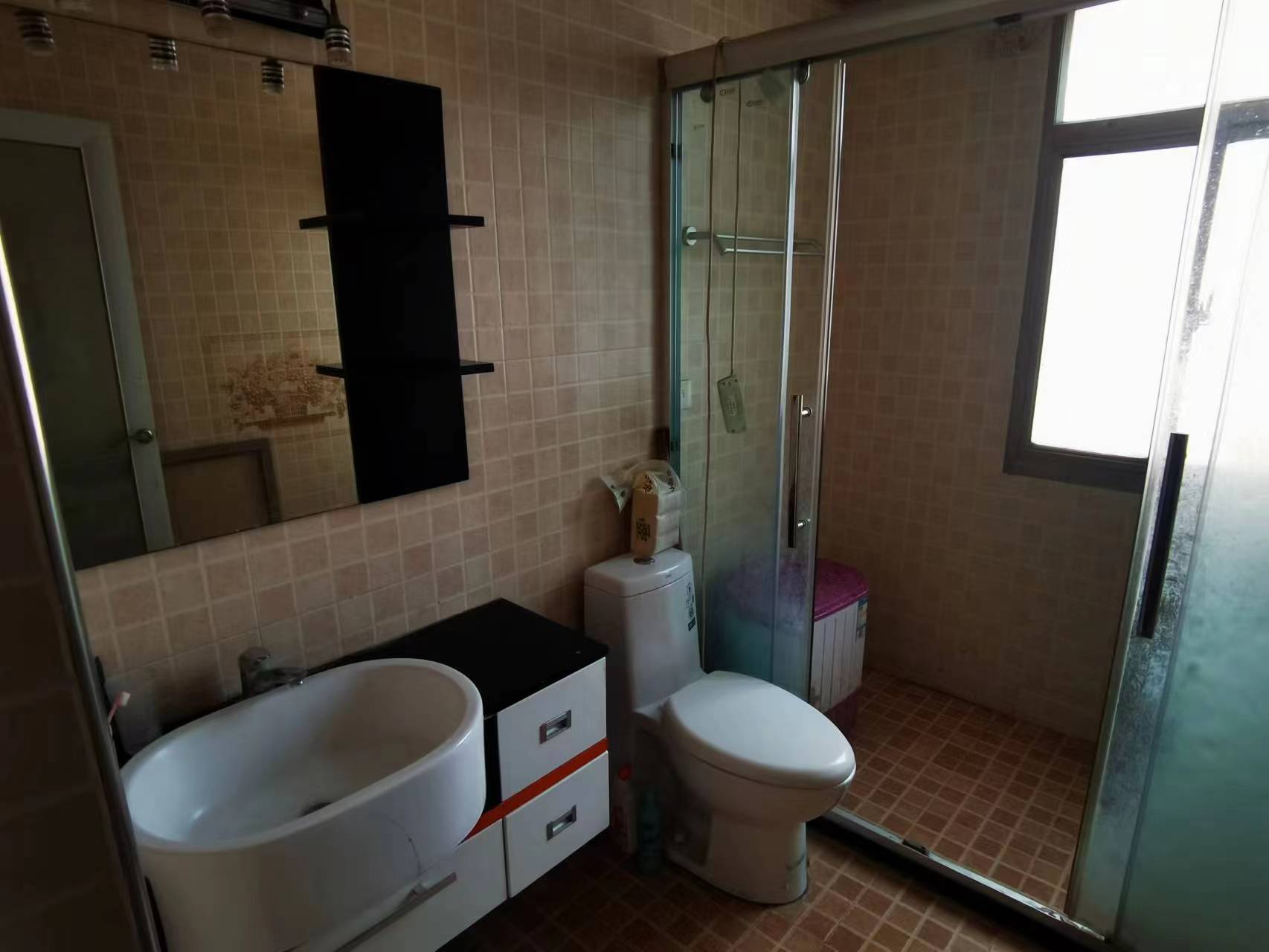 东方豪苑  3室2厅2卫   2200.00元/月室内图