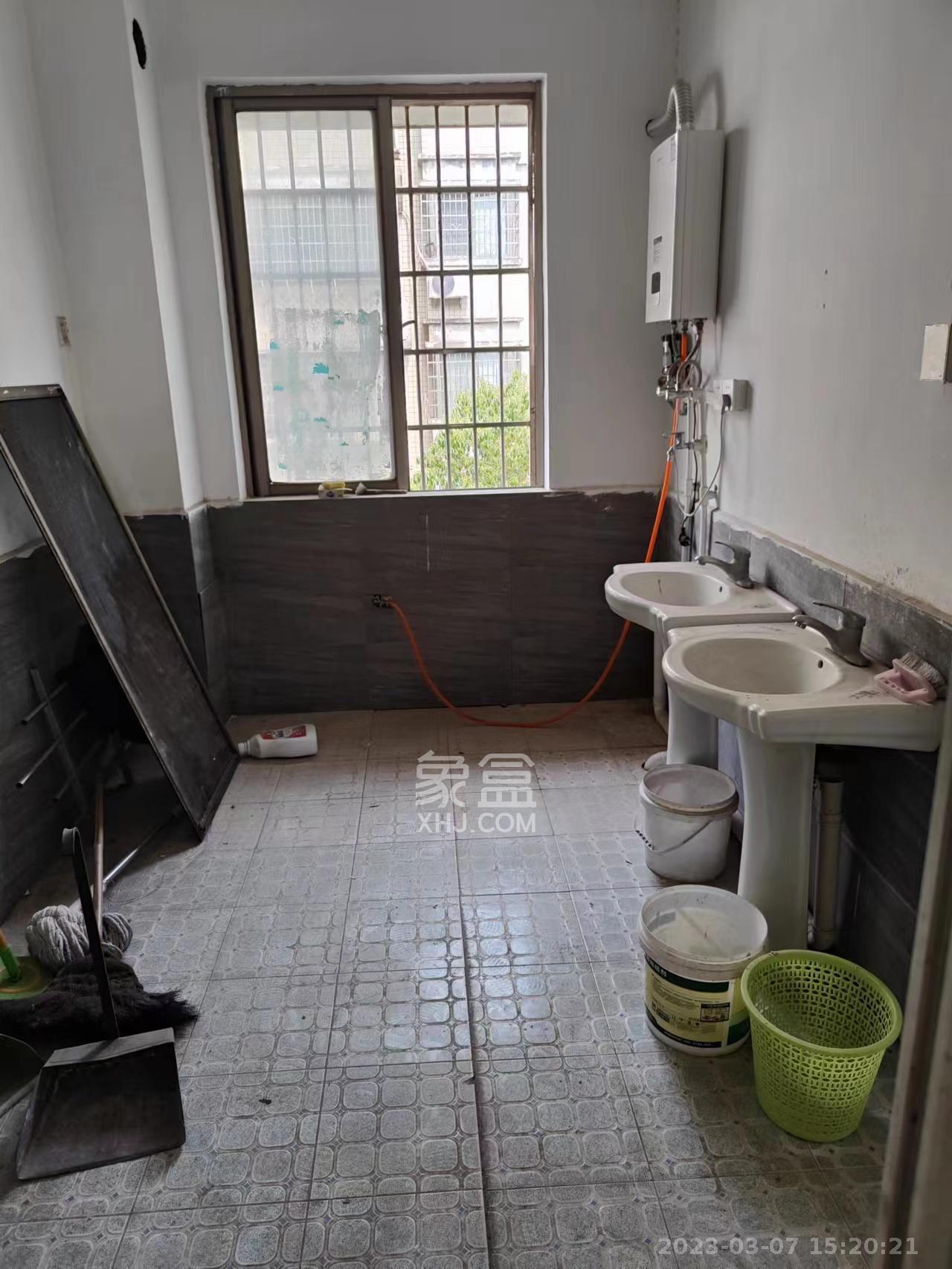 云峰小区  3室2厅1卫   1500.00元/月室内图