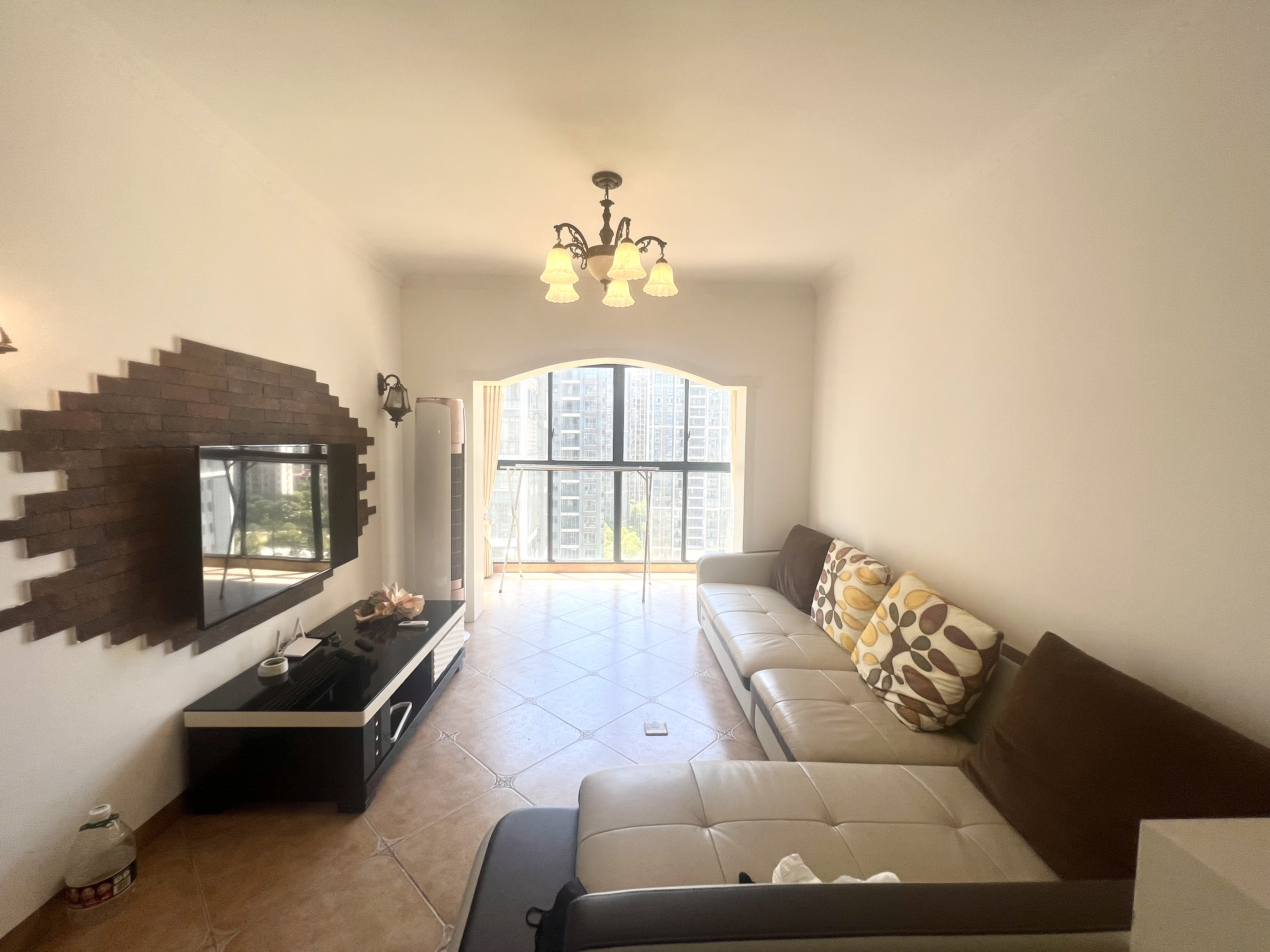 九华新城 3室2厅1卫 58.80万 九华新城 3室2厅1卫 58.80万客厅