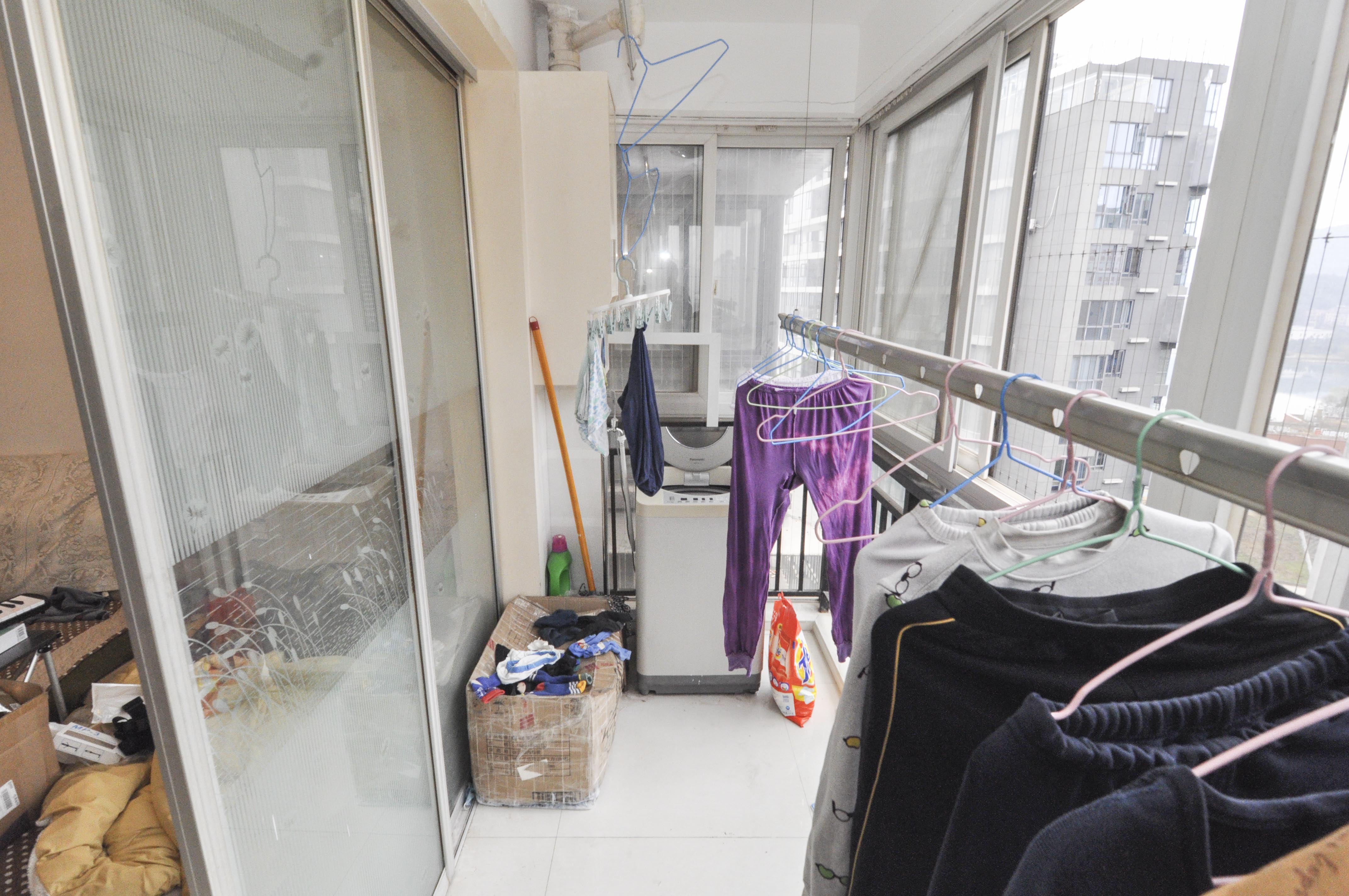 龙王港社区  2室2厅1卫   85.00万阳台