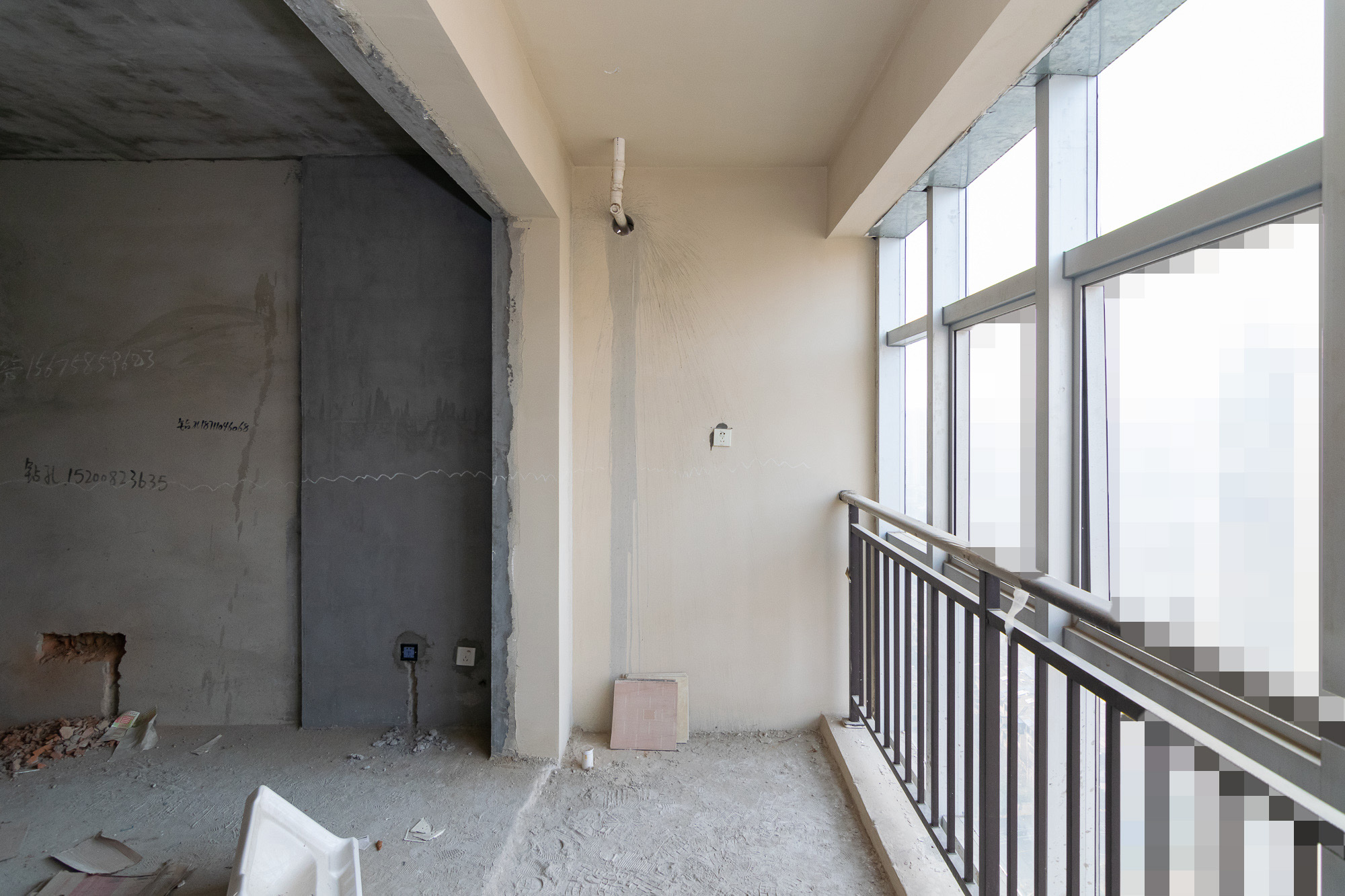 乾源国际 3室2厅2卫 63.0万 乾源国际 3室2厅2卫 63.0万阳台