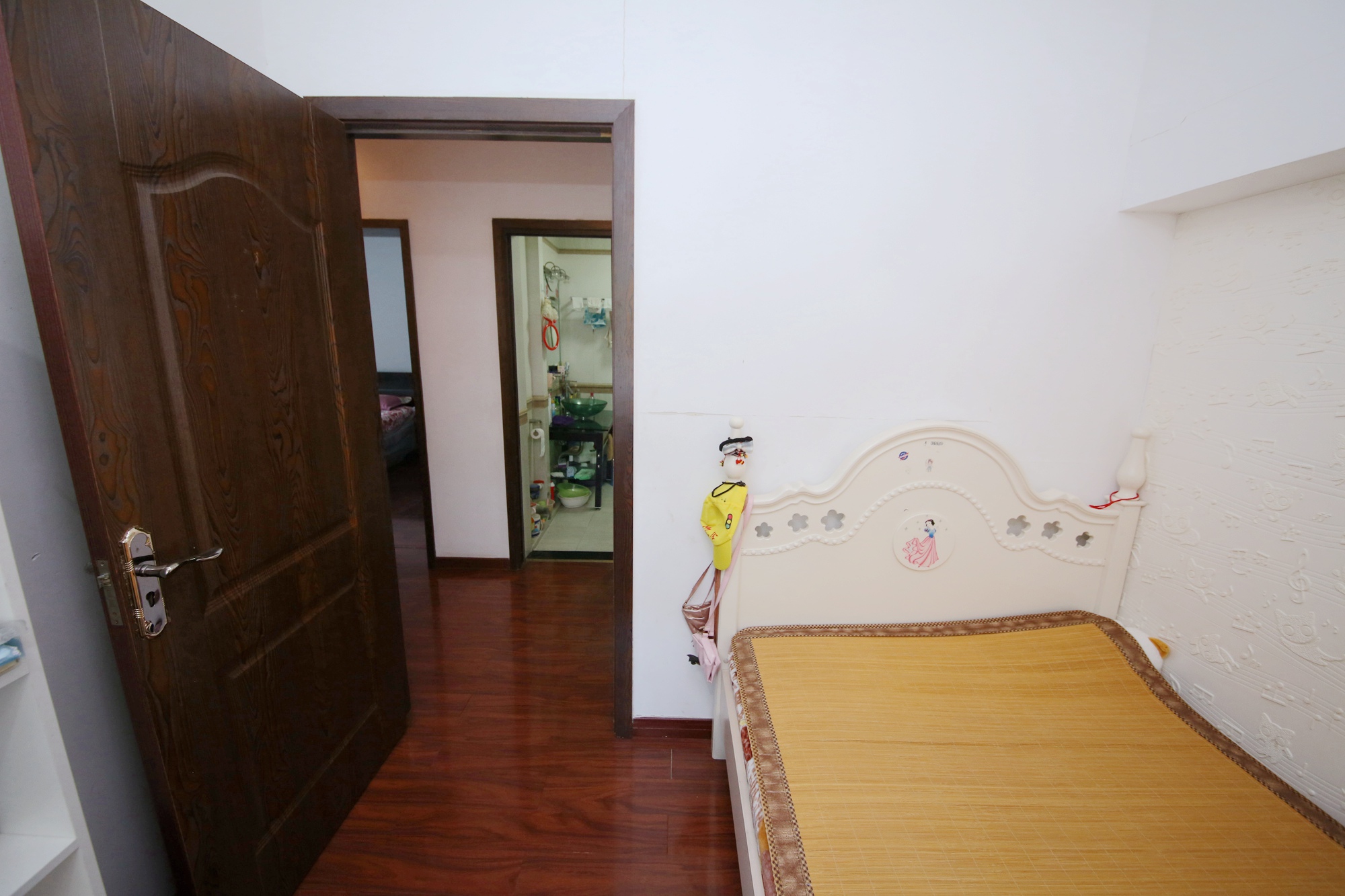 森宇佳园  3室2厅2卫   102.00万卧室
