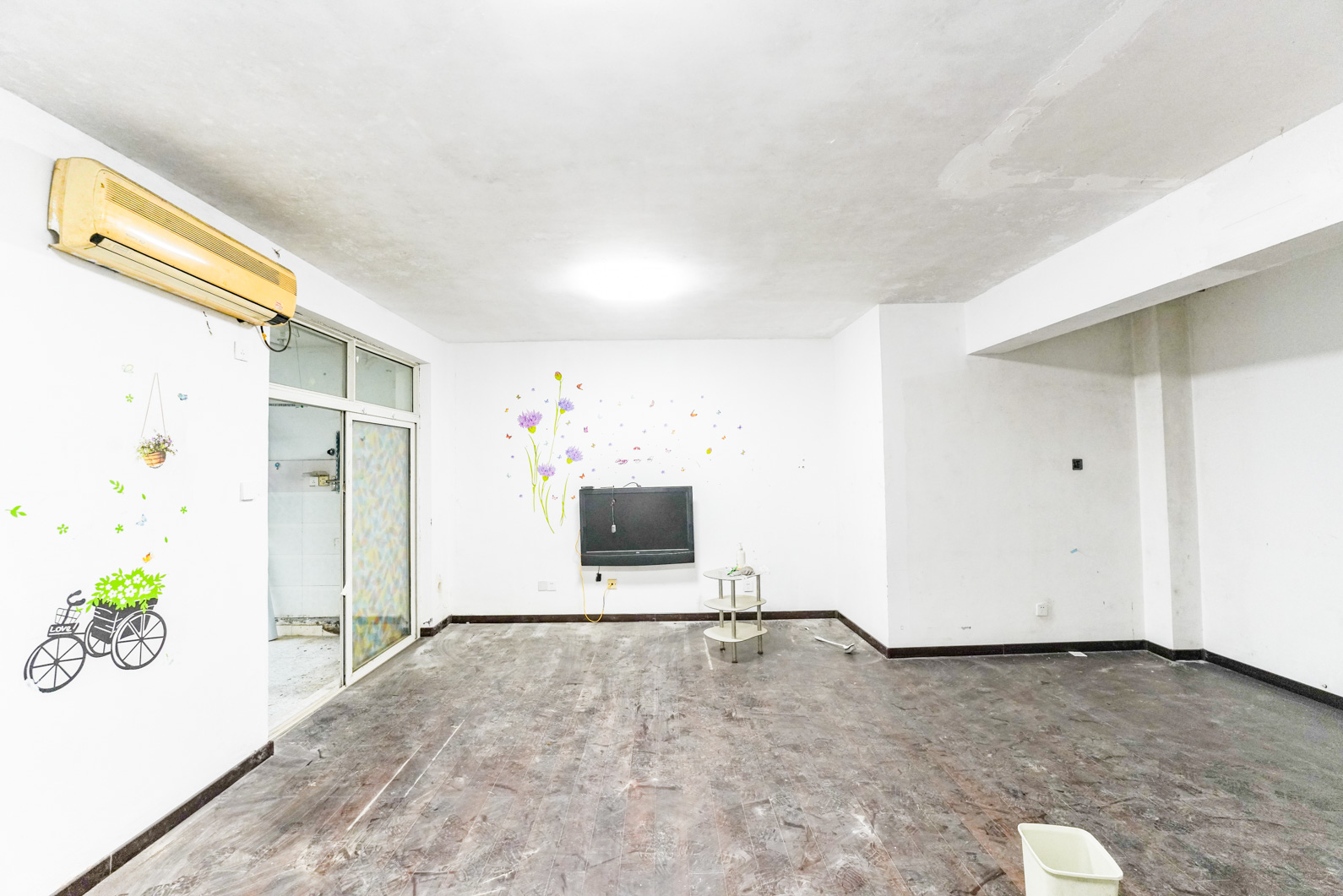 生活艺术城 4室2厅1卫 89.00万 生活艺术城 4室2厅1卫 89.00万客厅