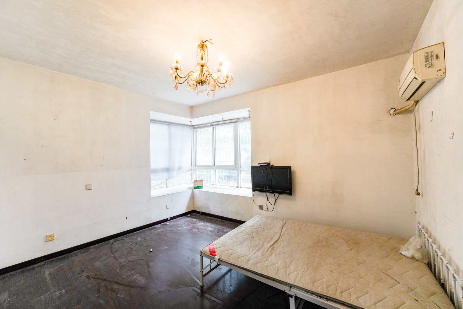 生活艺术城 4室2厅1卫 89.00万 生活艺术城 4室2厅1卫 89.00万卧室