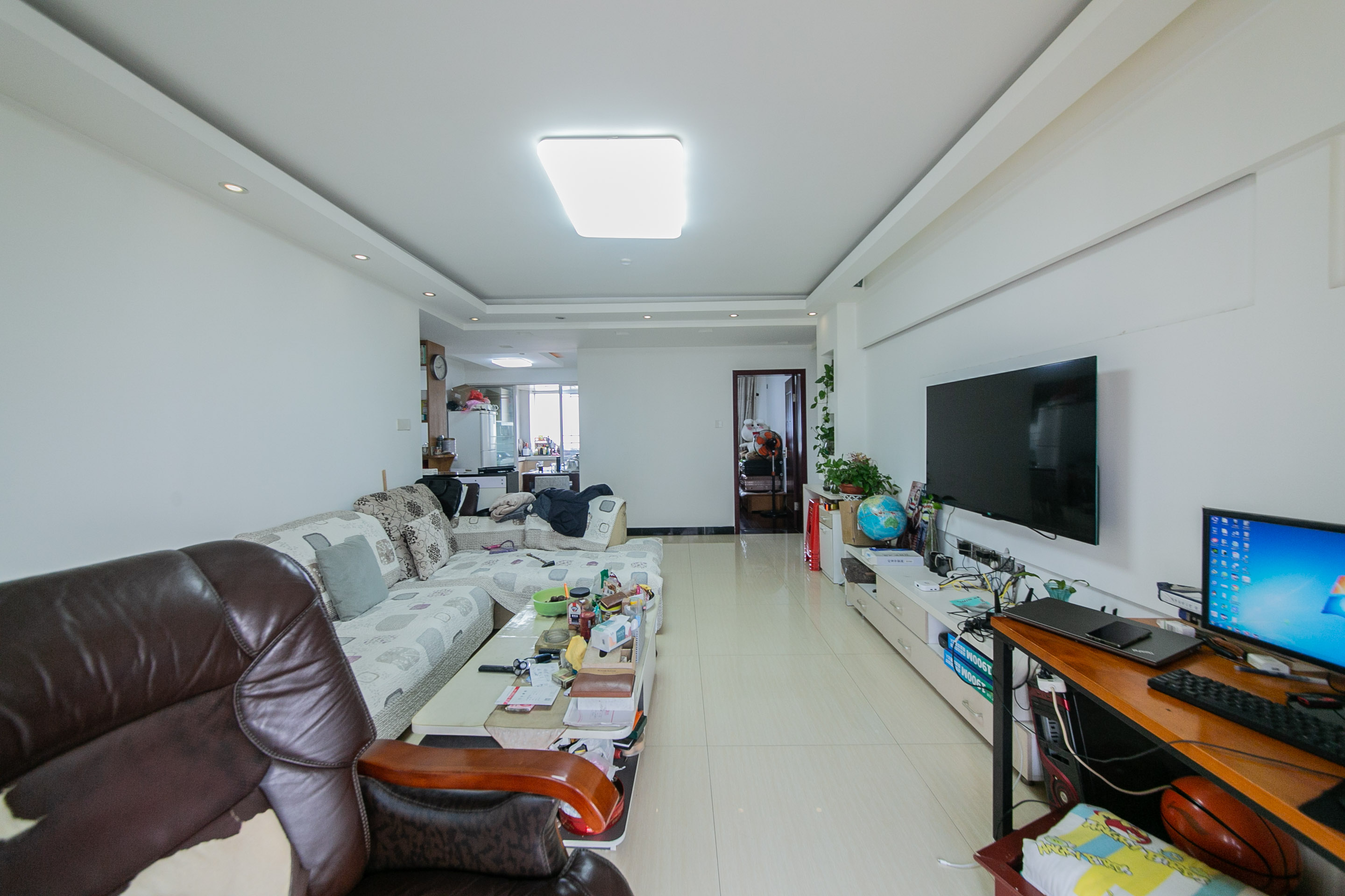 万国城(当代满庭春MOMA)二期 3室2厅2卫 99.0万 万国城(当代满庭春MOMA)二期 3室2厅2卫 99.0万客厅