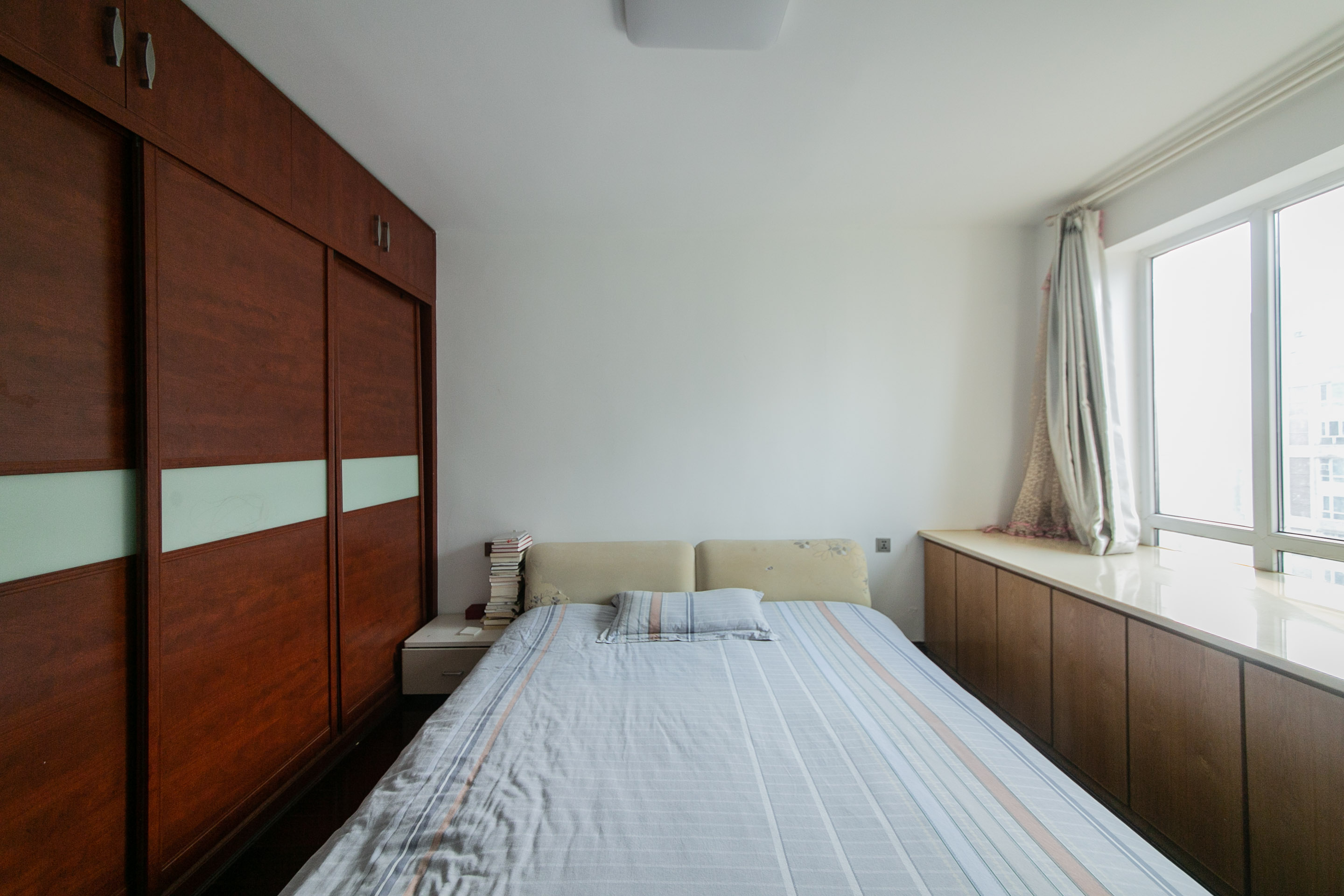 万国城(当代满庭春MOMA)二期 3室2厅2卫 99.0万 万国城(当代满庭春MOMA)二期 3室2厅2卫 99.0万卧室