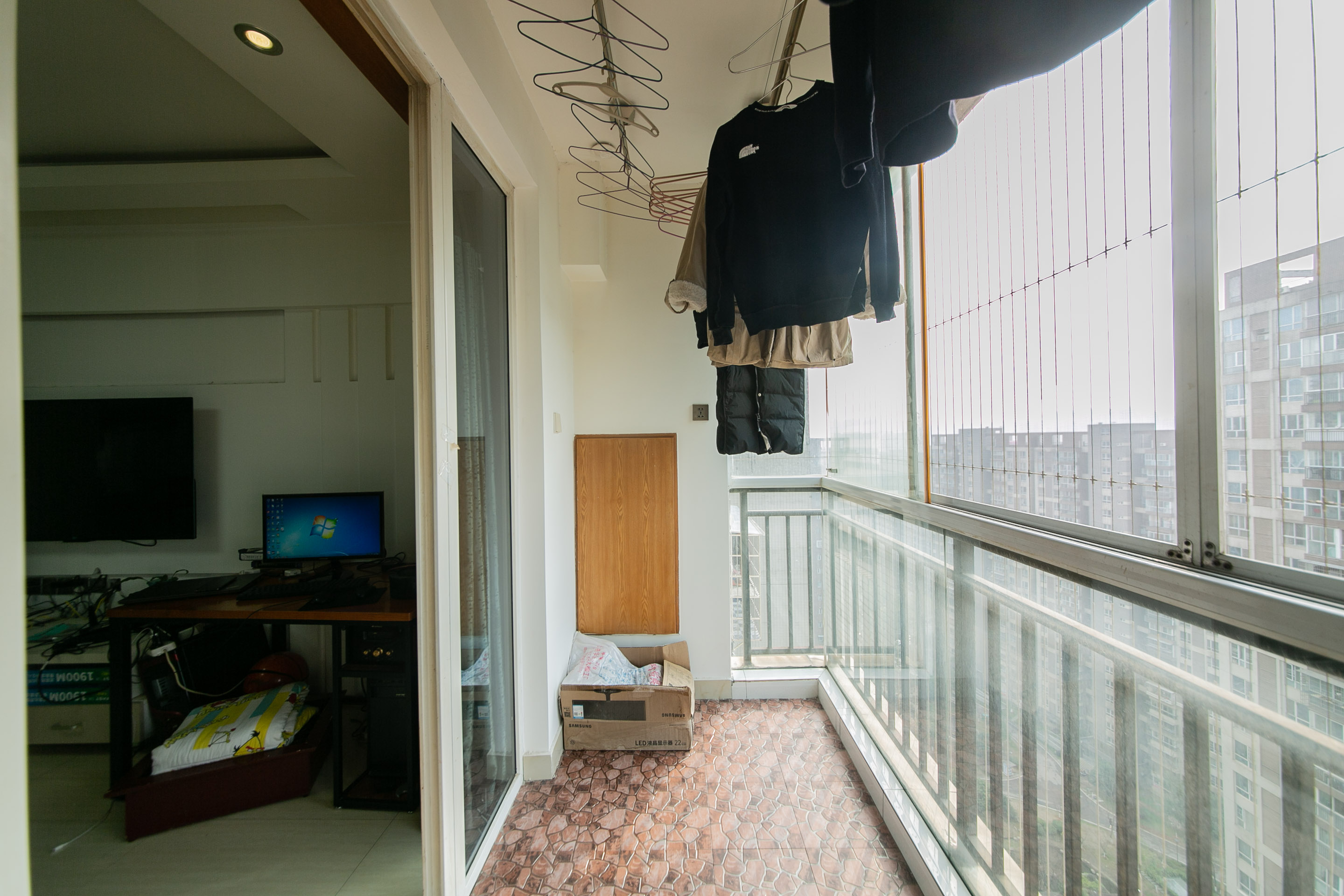 万国城(当代满庭春MOMA)二期 3室2厅2卫 99.0万 万国城(当代满庭春MOMA)二期 3室2厅2卫 99.0万阳台