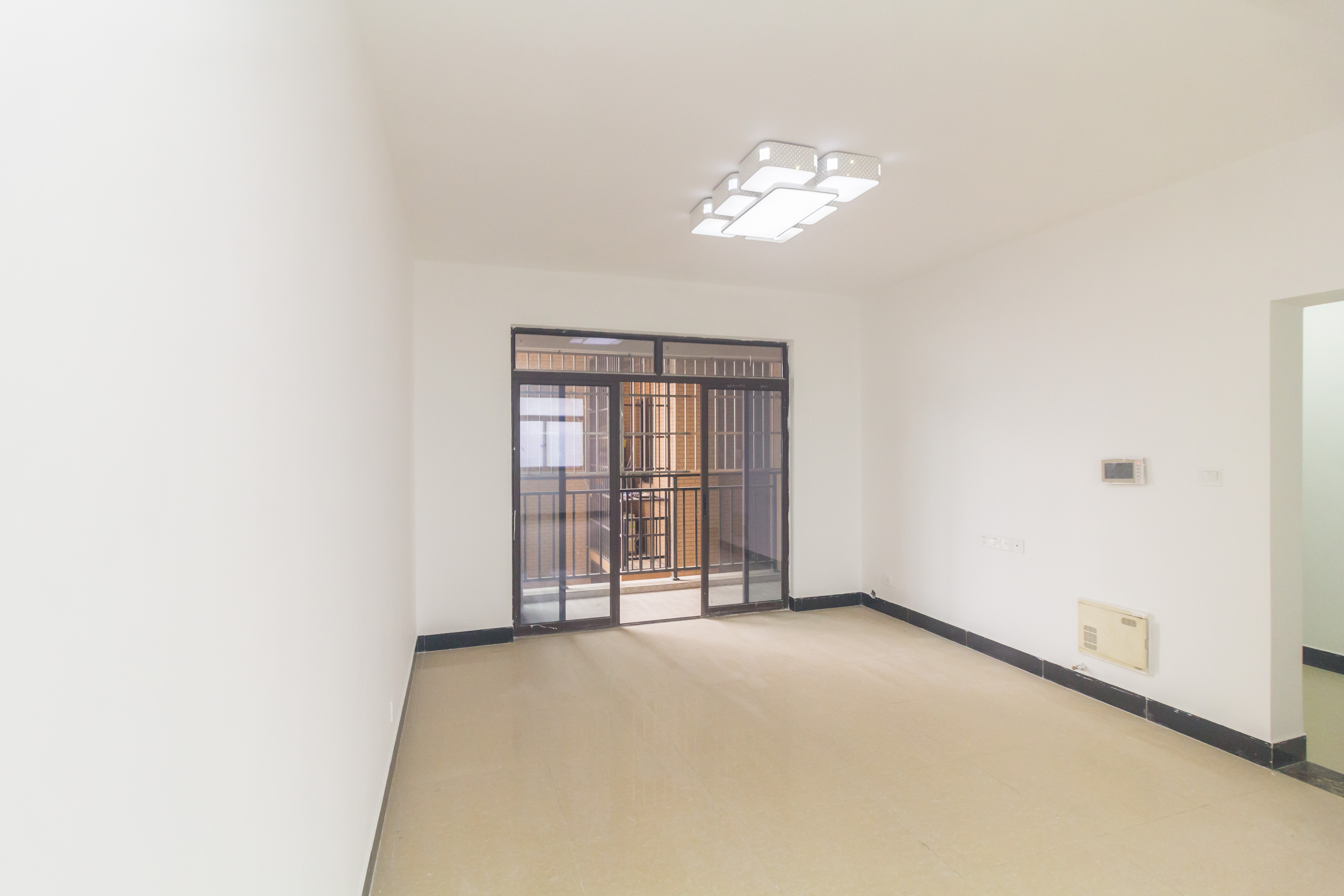 三景华御  3室2厅1卫   88.80万客厅