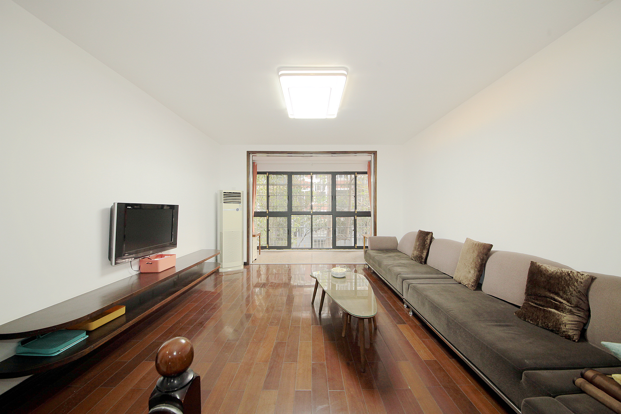 山水人家三期  4室2厅2卫    90.0万客厅