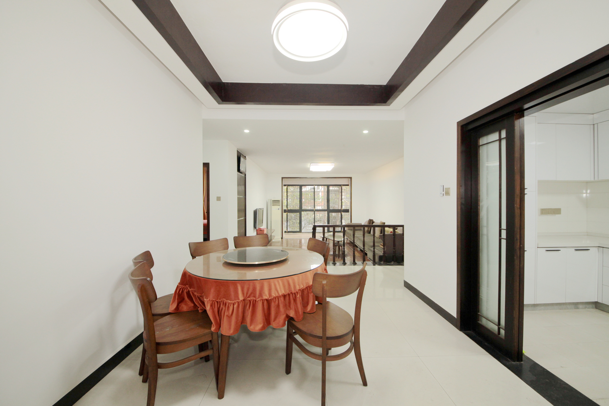 山水人家三期  4室2厅2卫    90.0万客厅