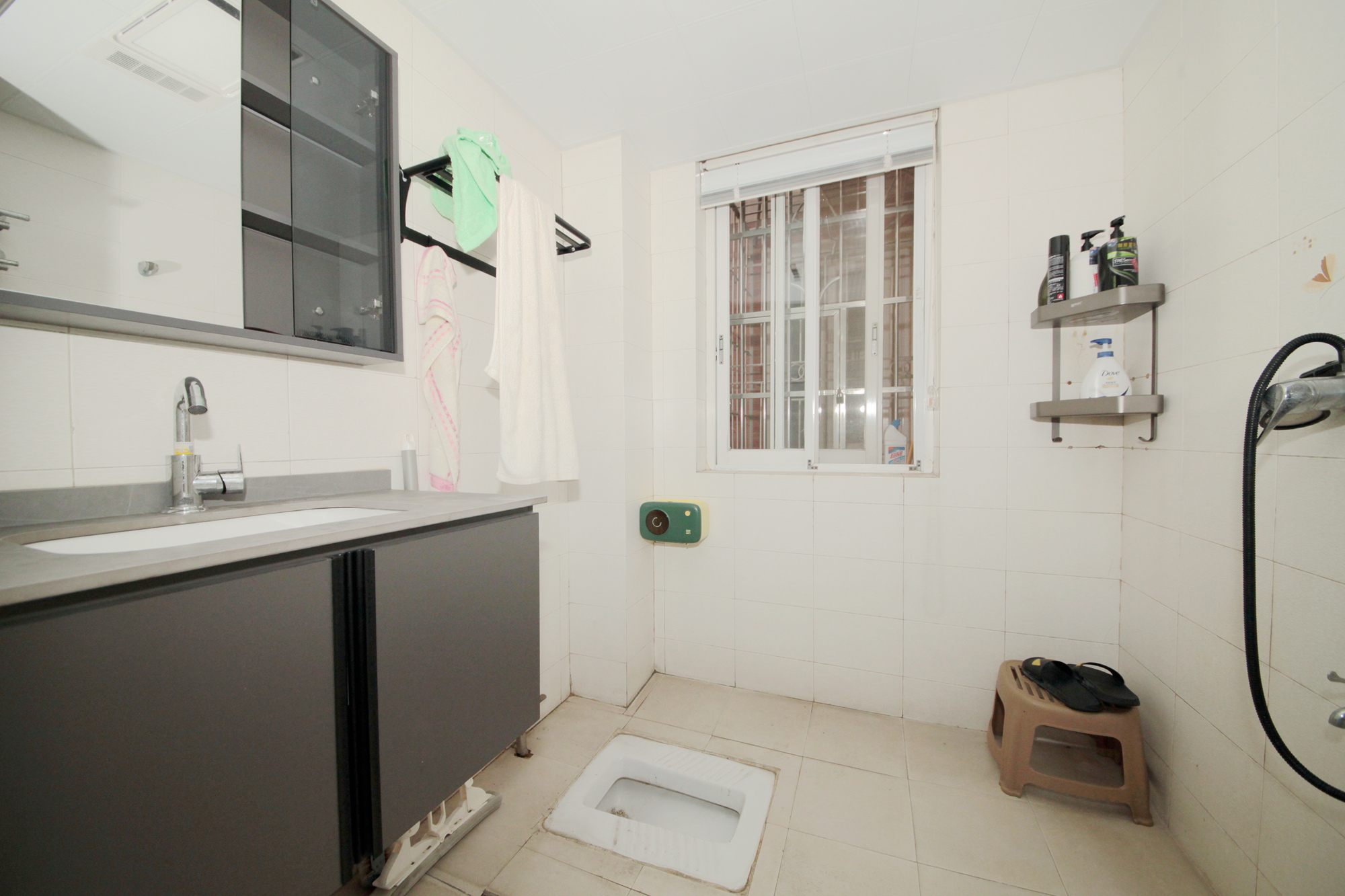 山水人家三期  4室2厅2卫    90.0万卫生间