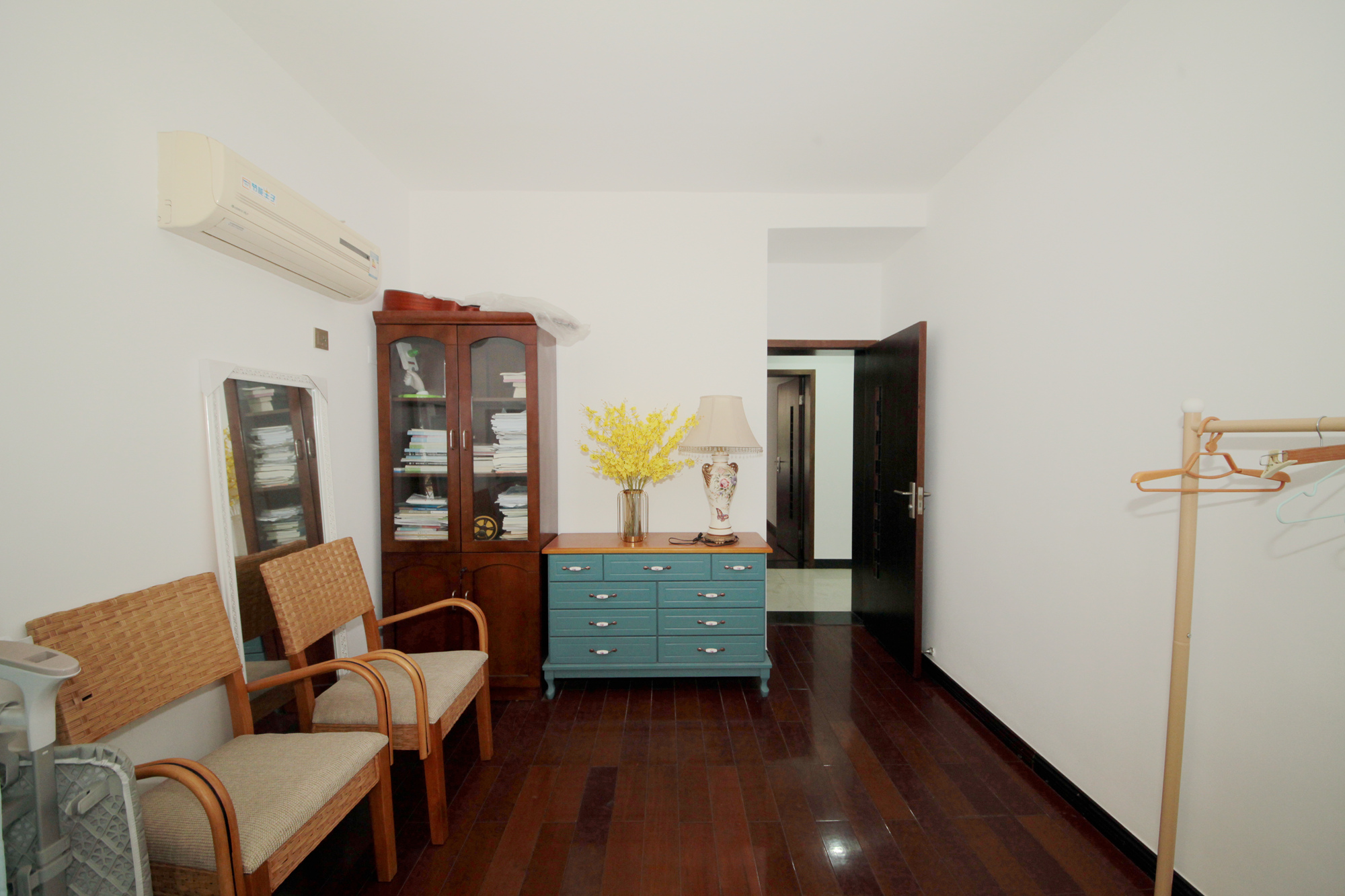 山水人家三期  4室2厅2卫    90.0万卧室