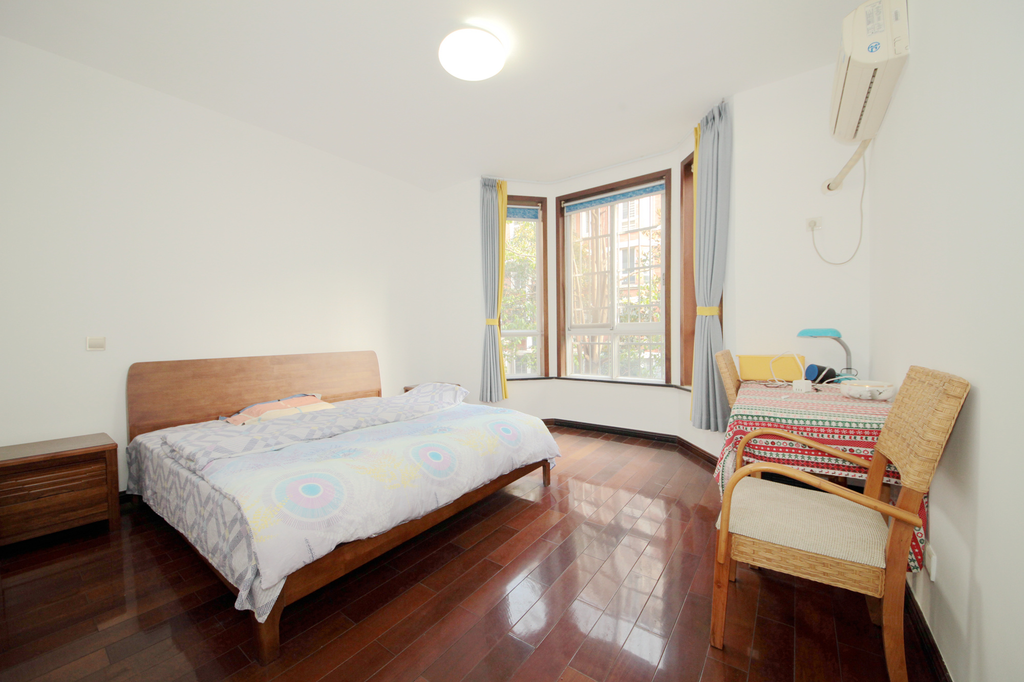 山水人家三期  4室2厅2卫    90.0万卧室