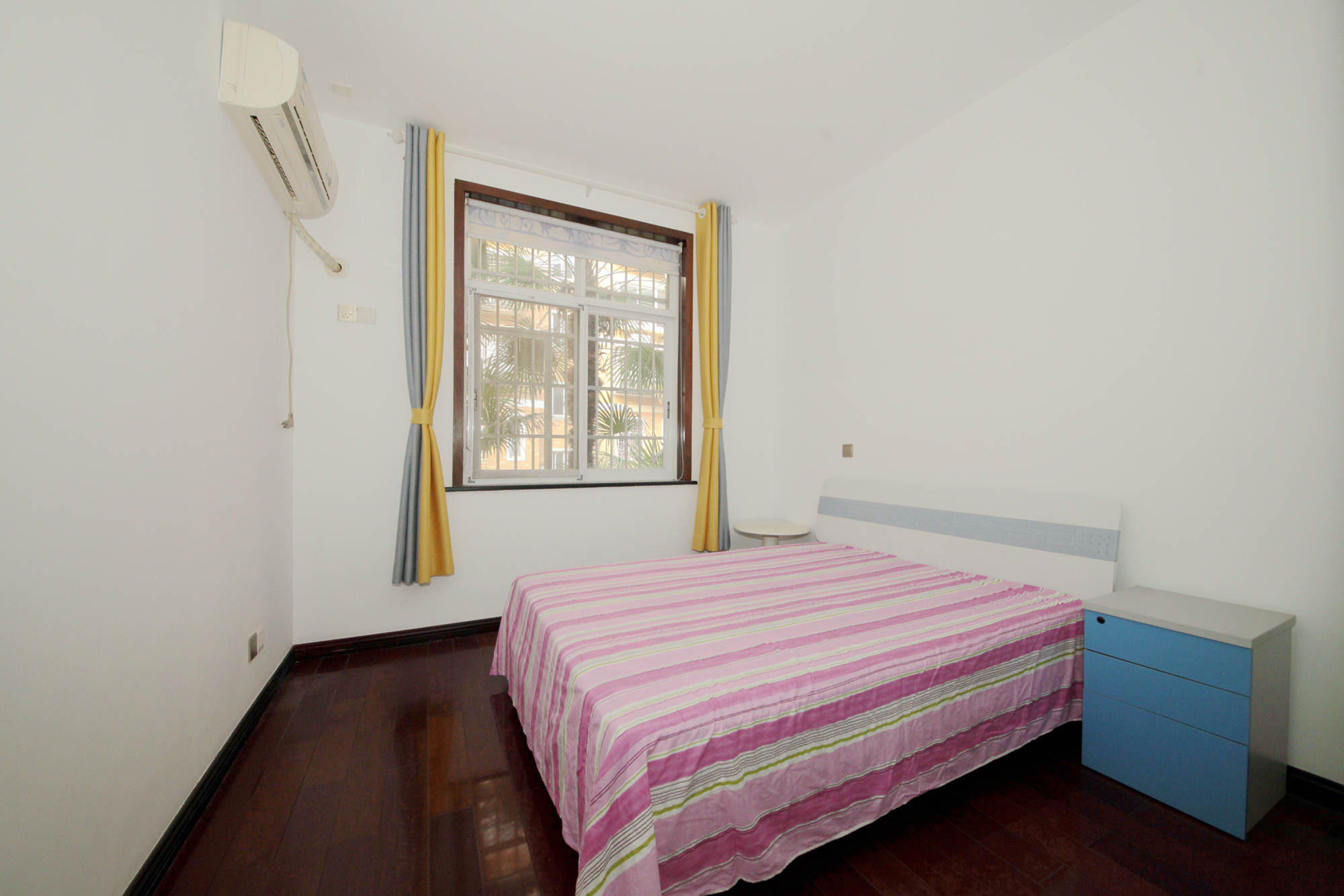 山水人家三期  4室2厅2卫    90.0万卧室