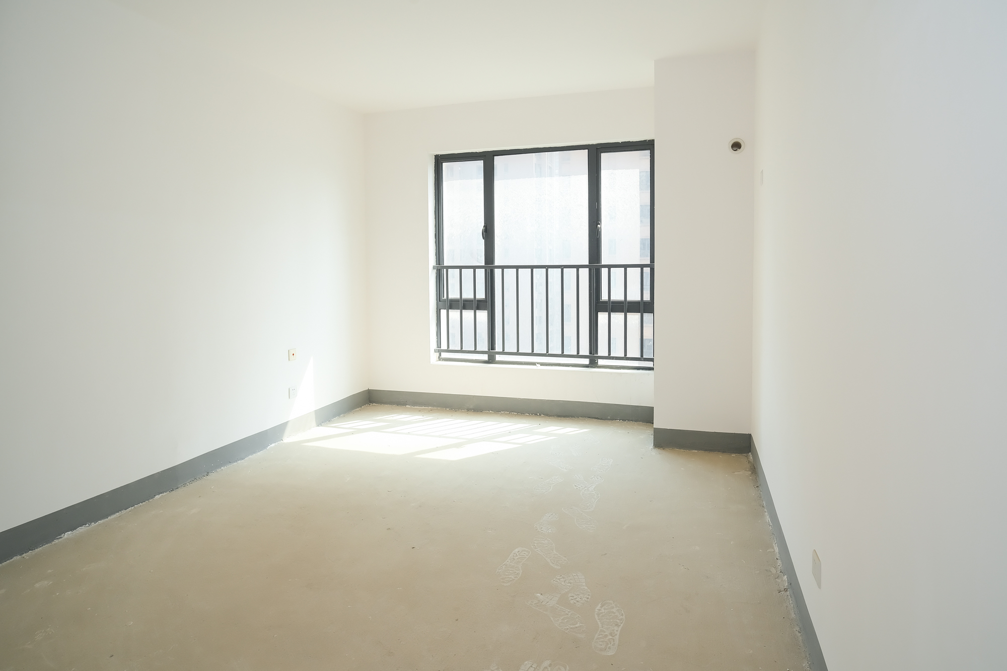三一街区  3室2厅1卫    83.65万卧室
