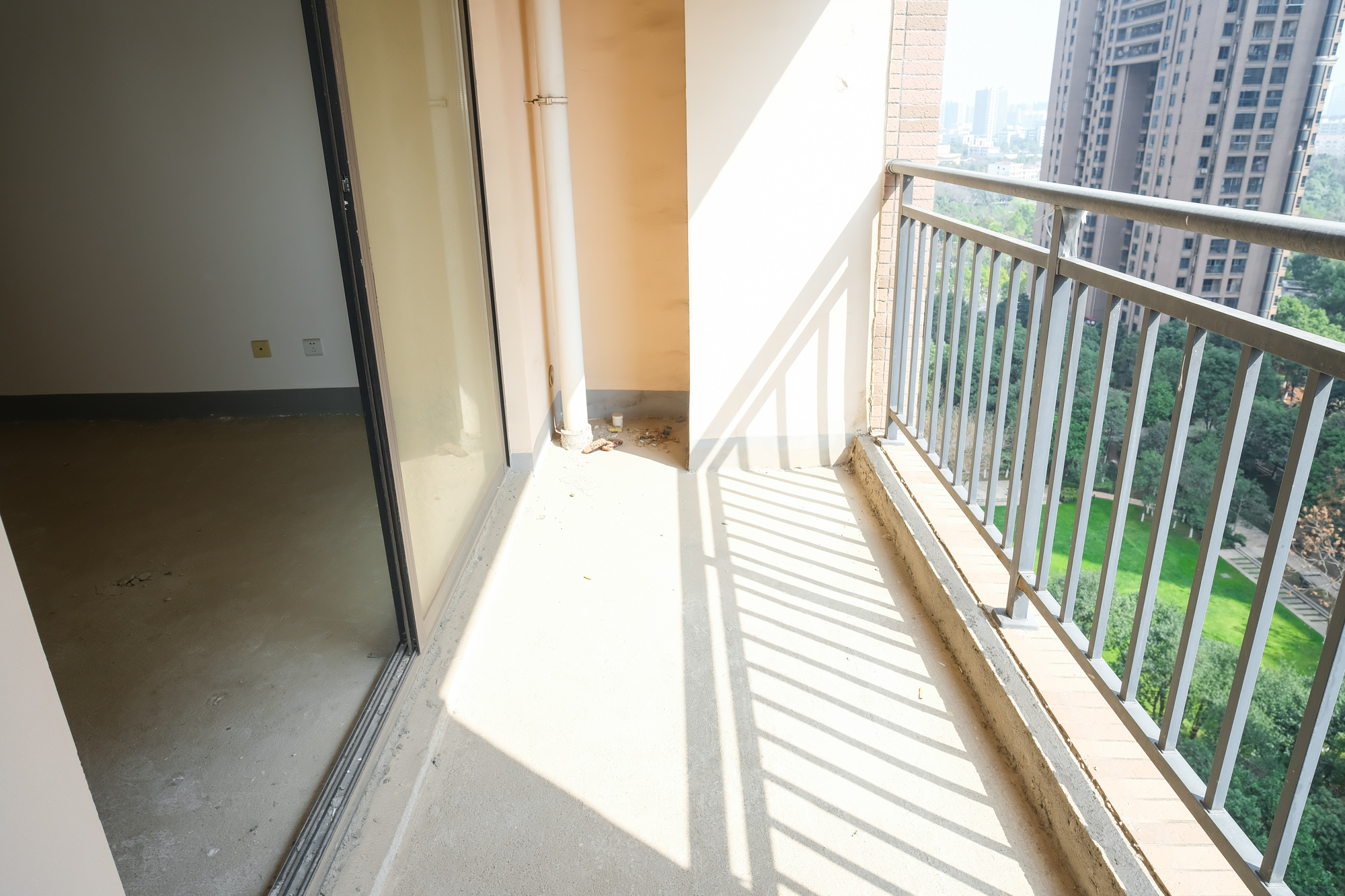三一街区  3室2厅1卫    83.65万阳台