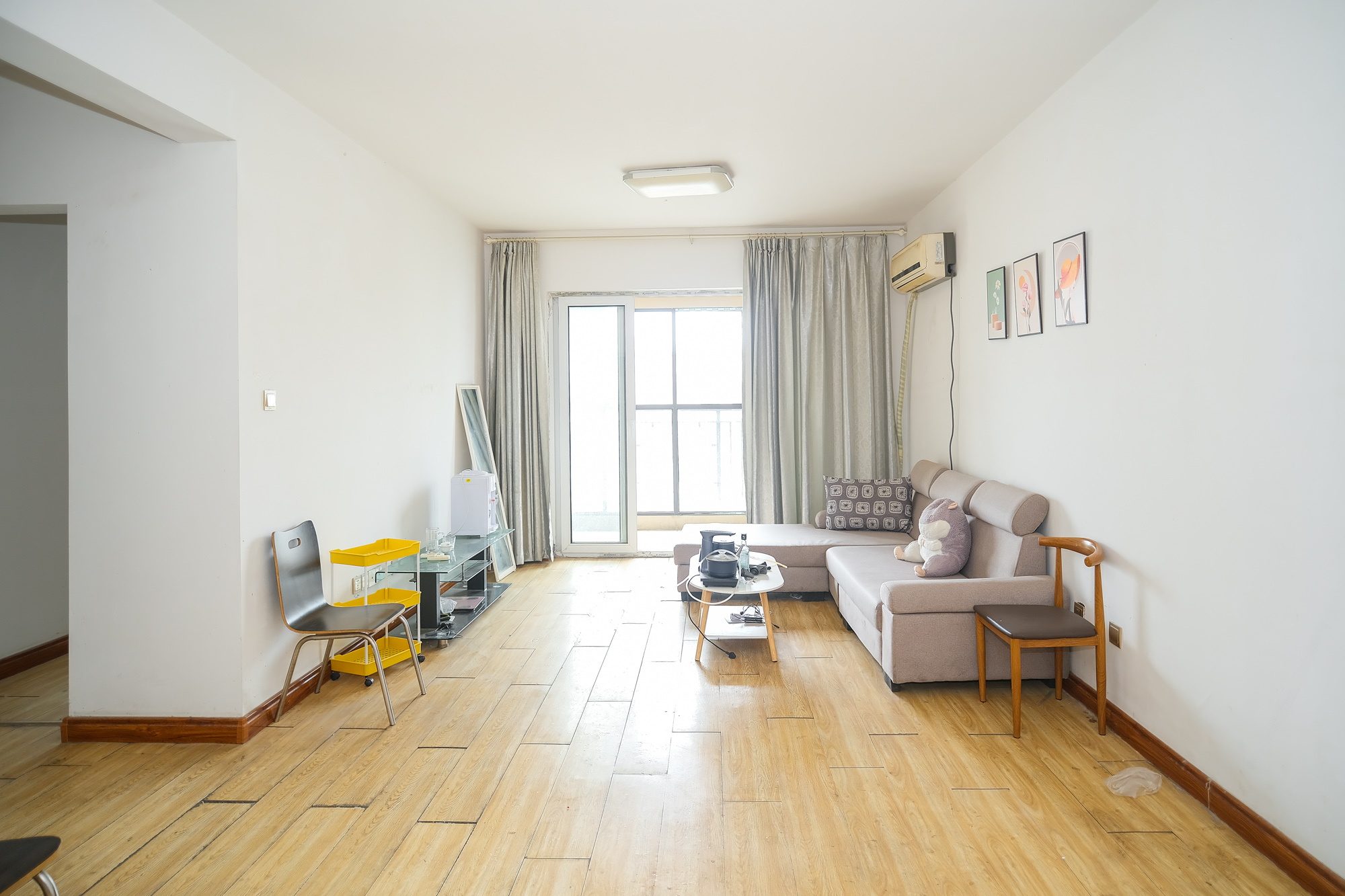 金科时代中心 3室2厅2卫 80.00万 金科时代中心 3室2厅2卫 80.00万客厅