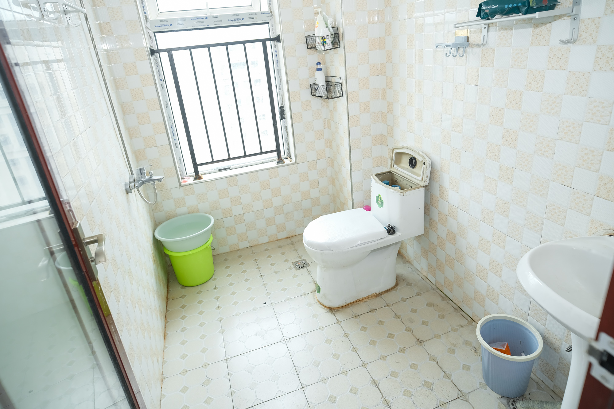 金科时代中心  3室2厅2卫   80.00万卫生间