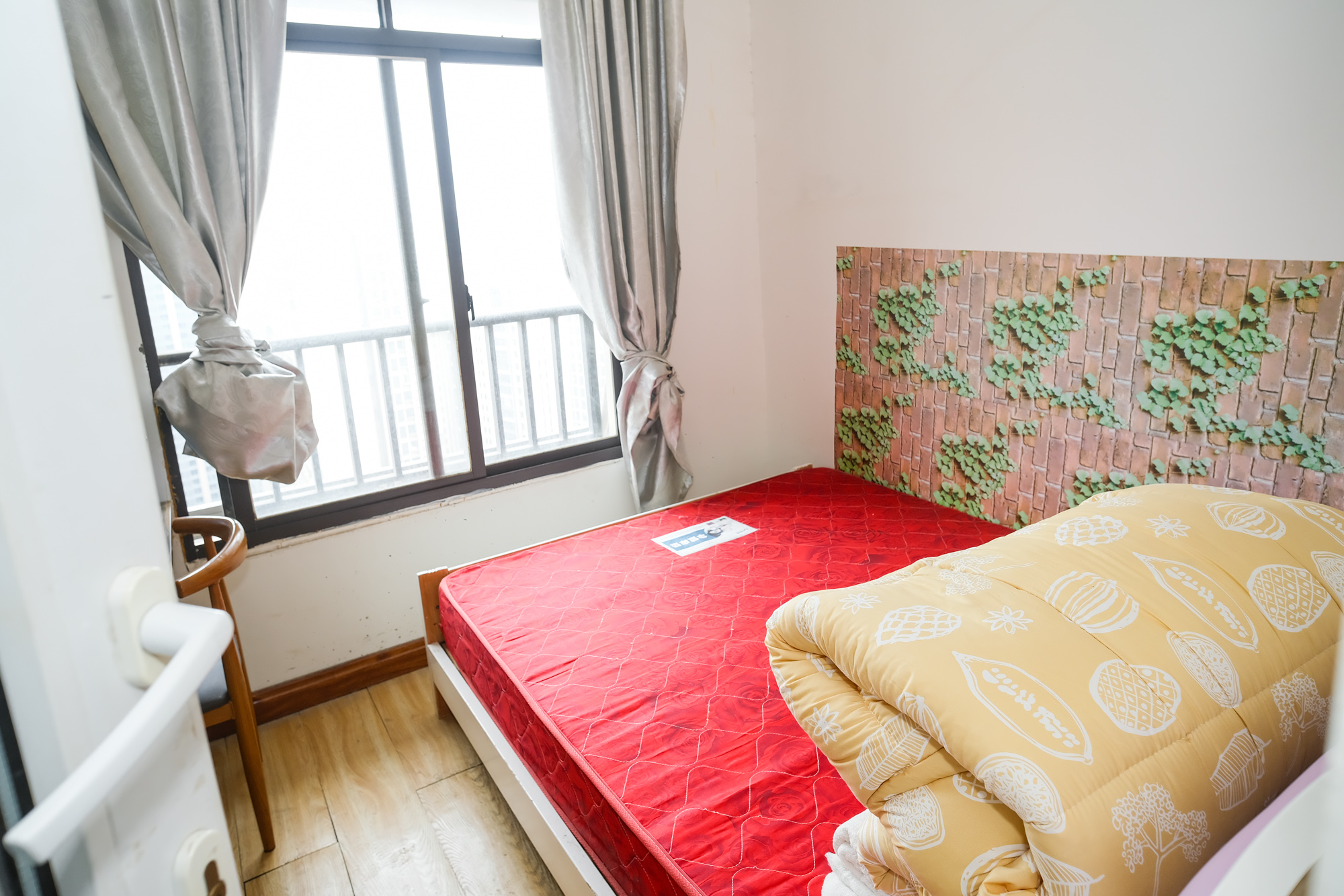 金科时代中心 3室2厅2卫 80.00万 金科时代中心 3室2厅2卫 80.00万卧室