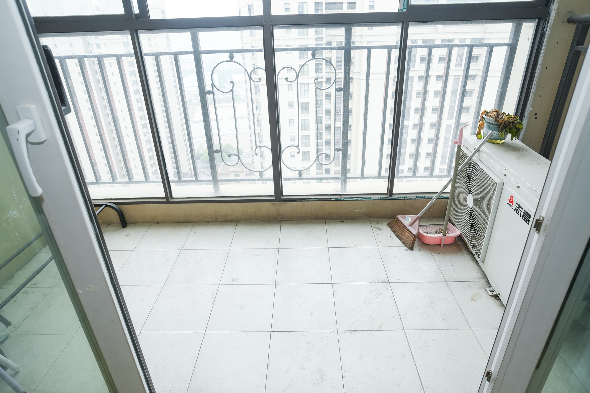 金科时代中心 3室2厅2卫 80.00万 金科时代中心 3室2厅2卫 80.00万阳台