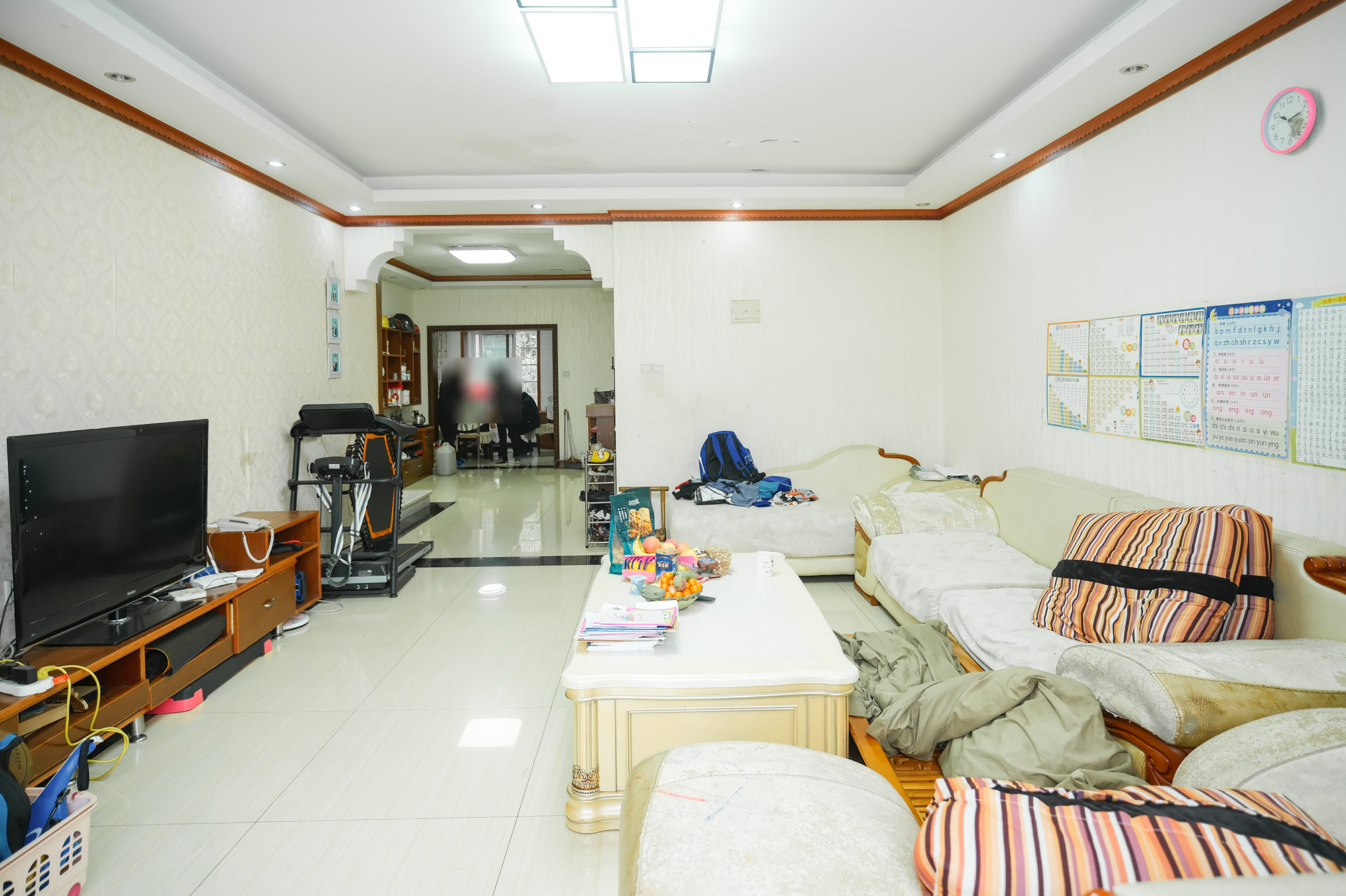 楚天馨苑  4室2厅2卫   85.00万 楚天馨苑  4室2厅2卫   85.00万客厅