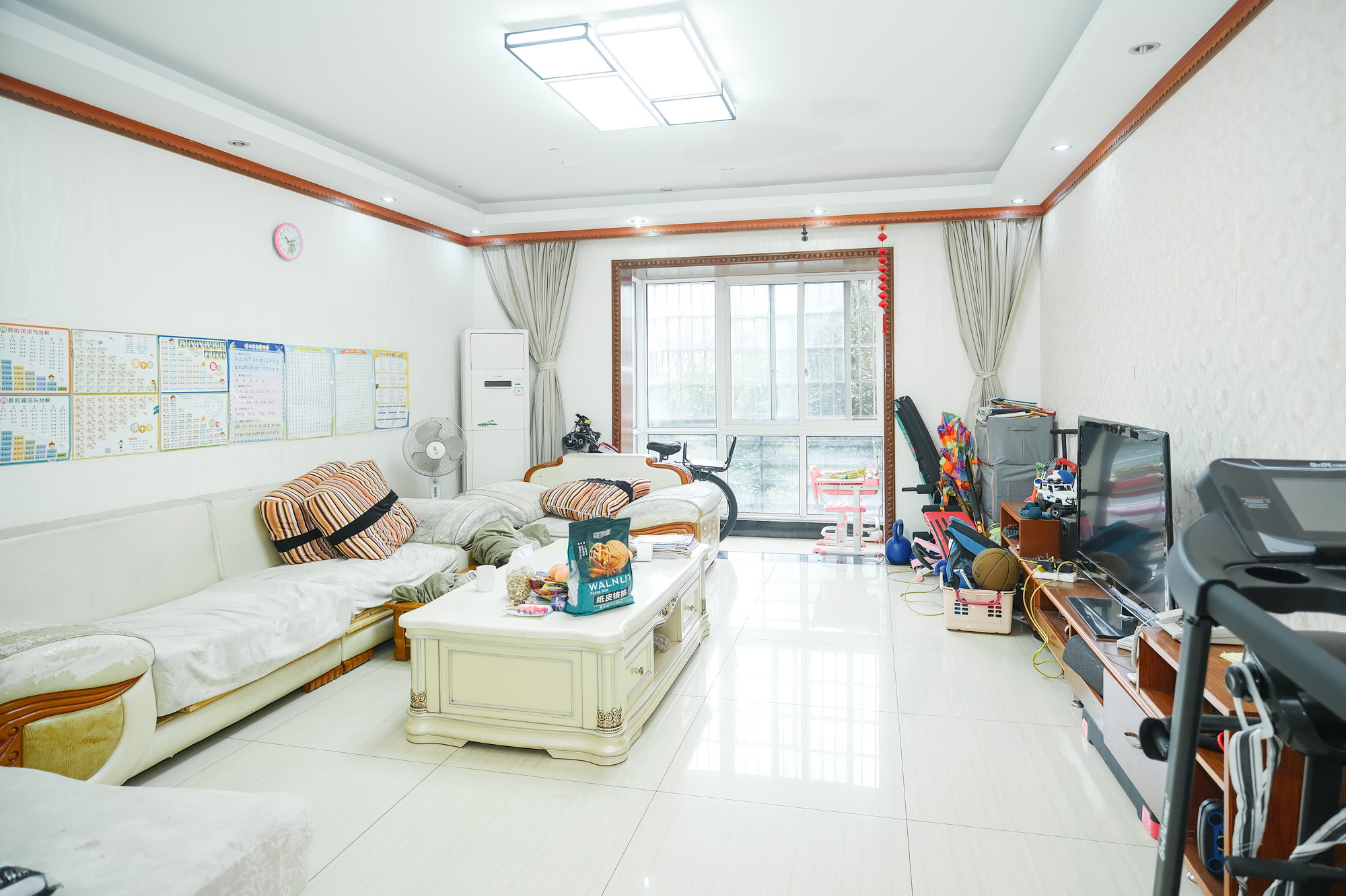 楚天馨苑  4室2厅2卫   85.00万 楚天馨苑  4室2厅2卫   85.00万客厅