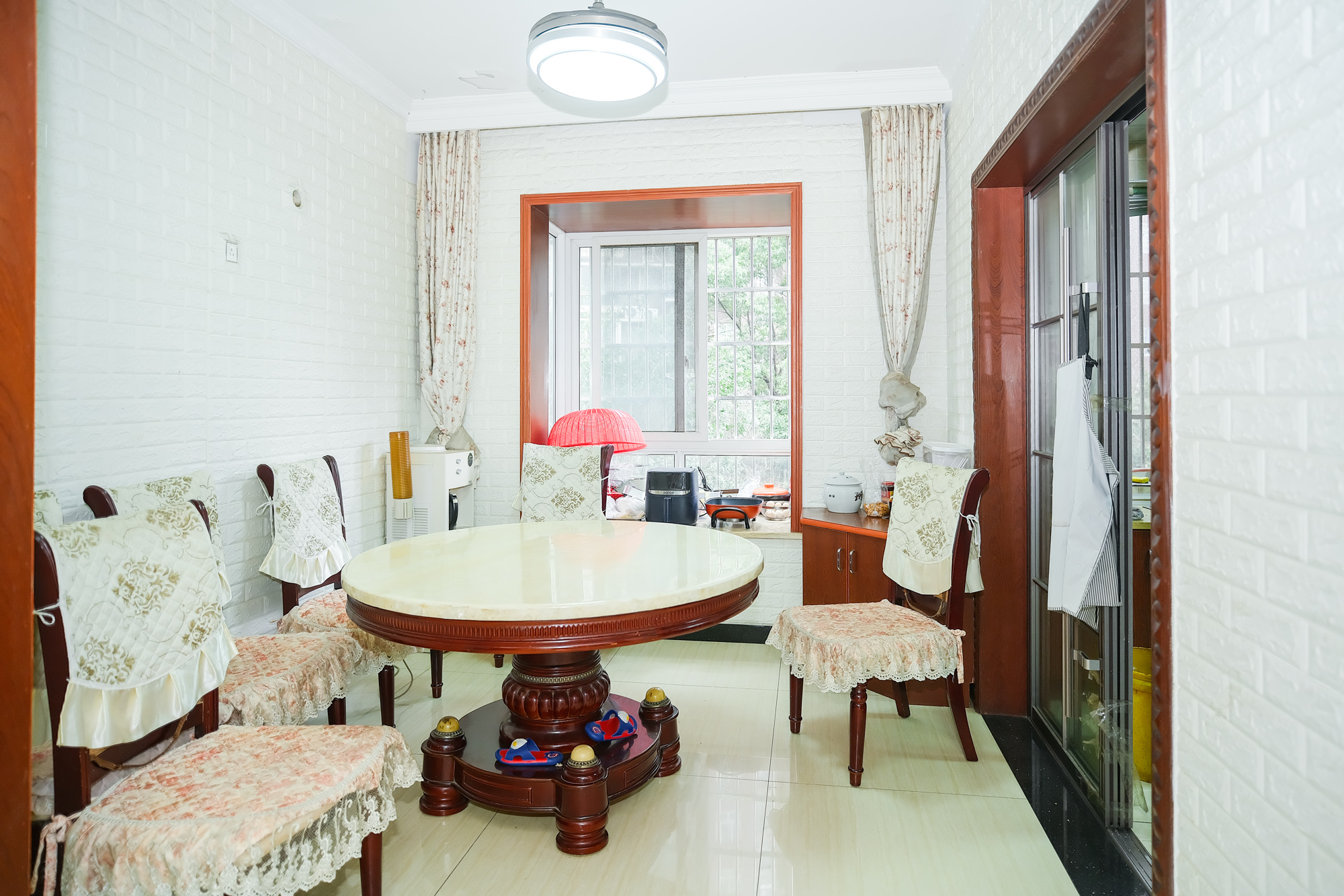 楚天馨苑  4室2厅2卫   85.00万 楚天馨苑  4室2厅2卫   85.00万客厅