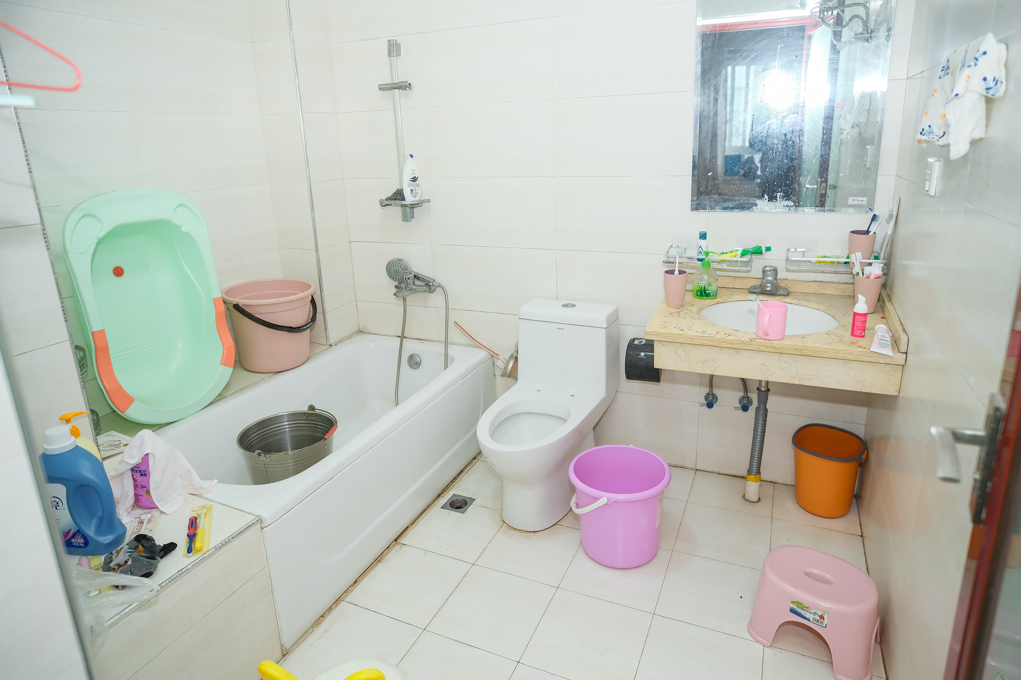 楚天馨苑  4室2厅2卫   85.00万 楚天馨苑  4室2厅2卫   85.00万卫生间