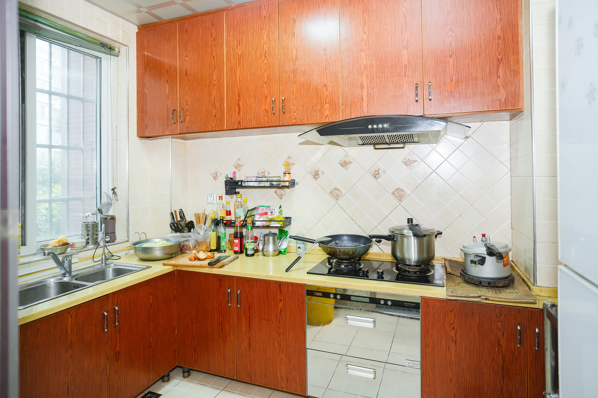 楚天馨苑  4室2厅2卫   85.00万 楚天馨苑  4室2厅2卫   85.00万厨房