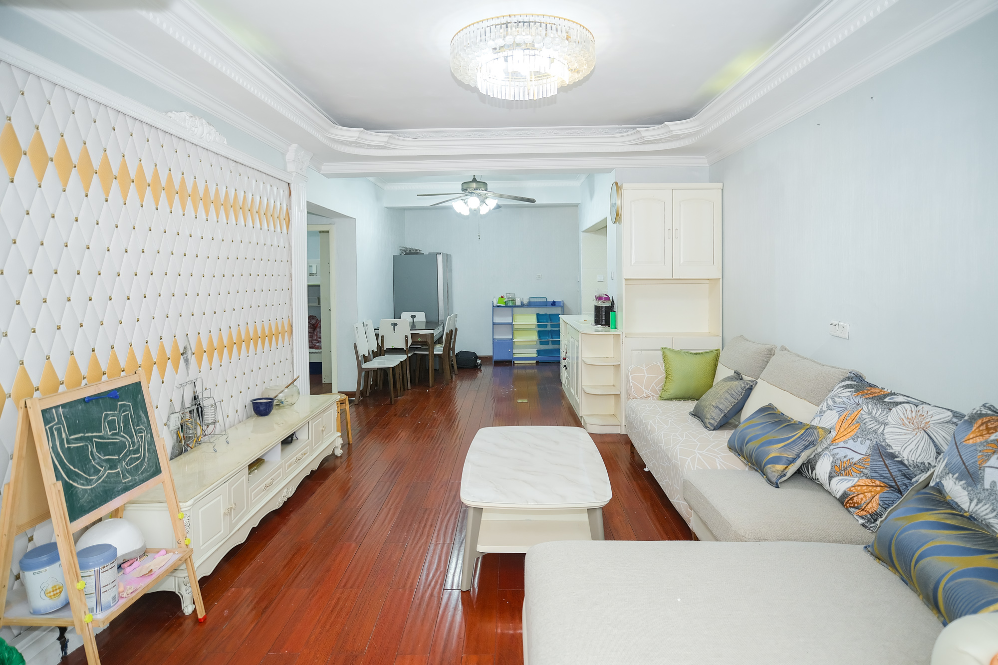 尚都花园城 2室2厅1卫 66.80万 尚都花园城 2室2厅1卫 66.80万客厅