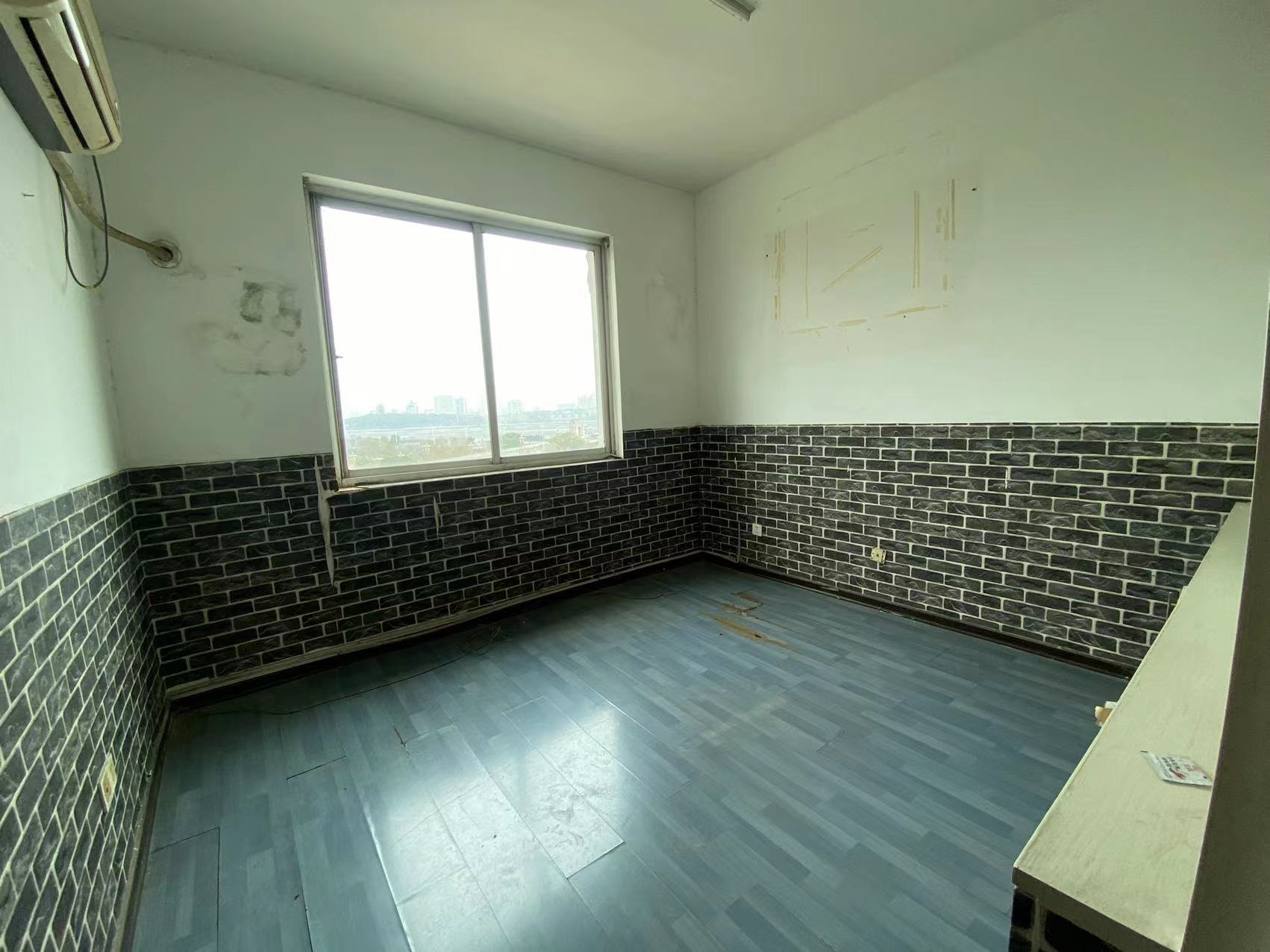 亚都花园 4室2厅2卫 65.00万 亚都花园 4室2厅2卫 65.00万室内图